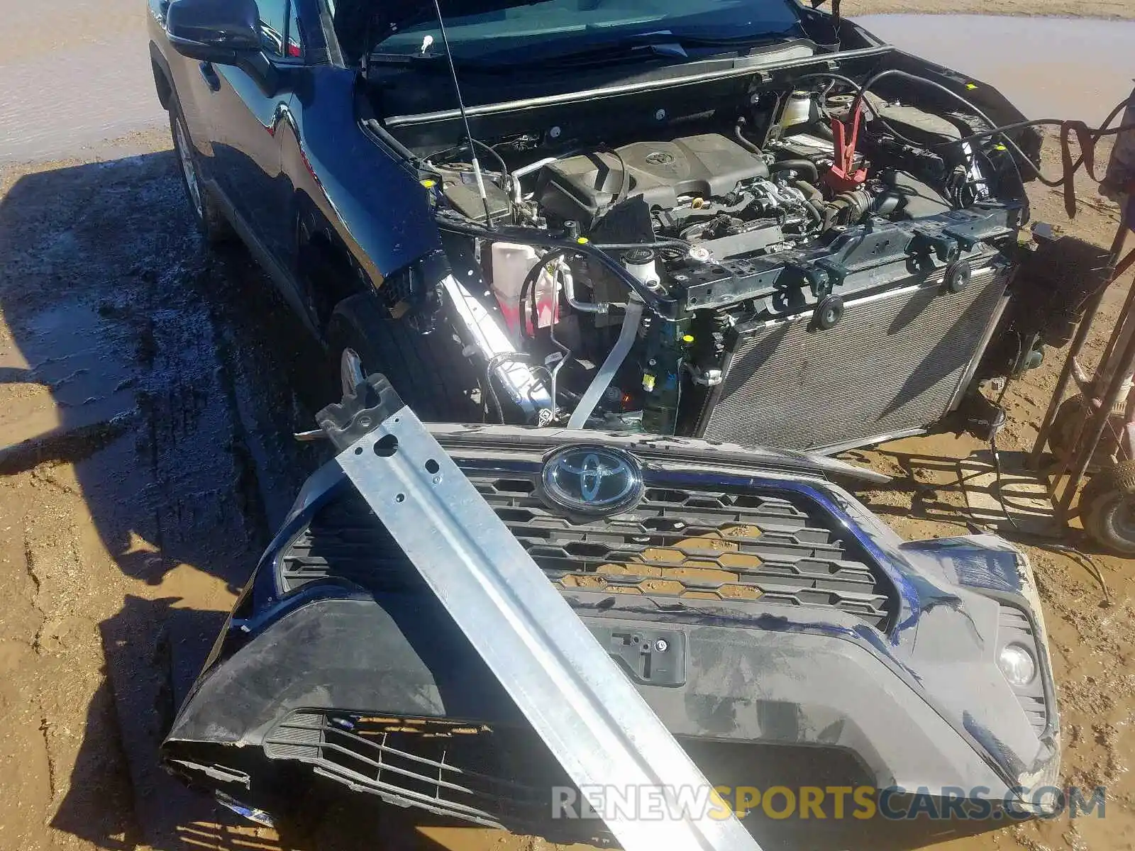 9 Photograph of a damaged car 2T3W1RFV3KW043244 TOYOTA RAV4 2019