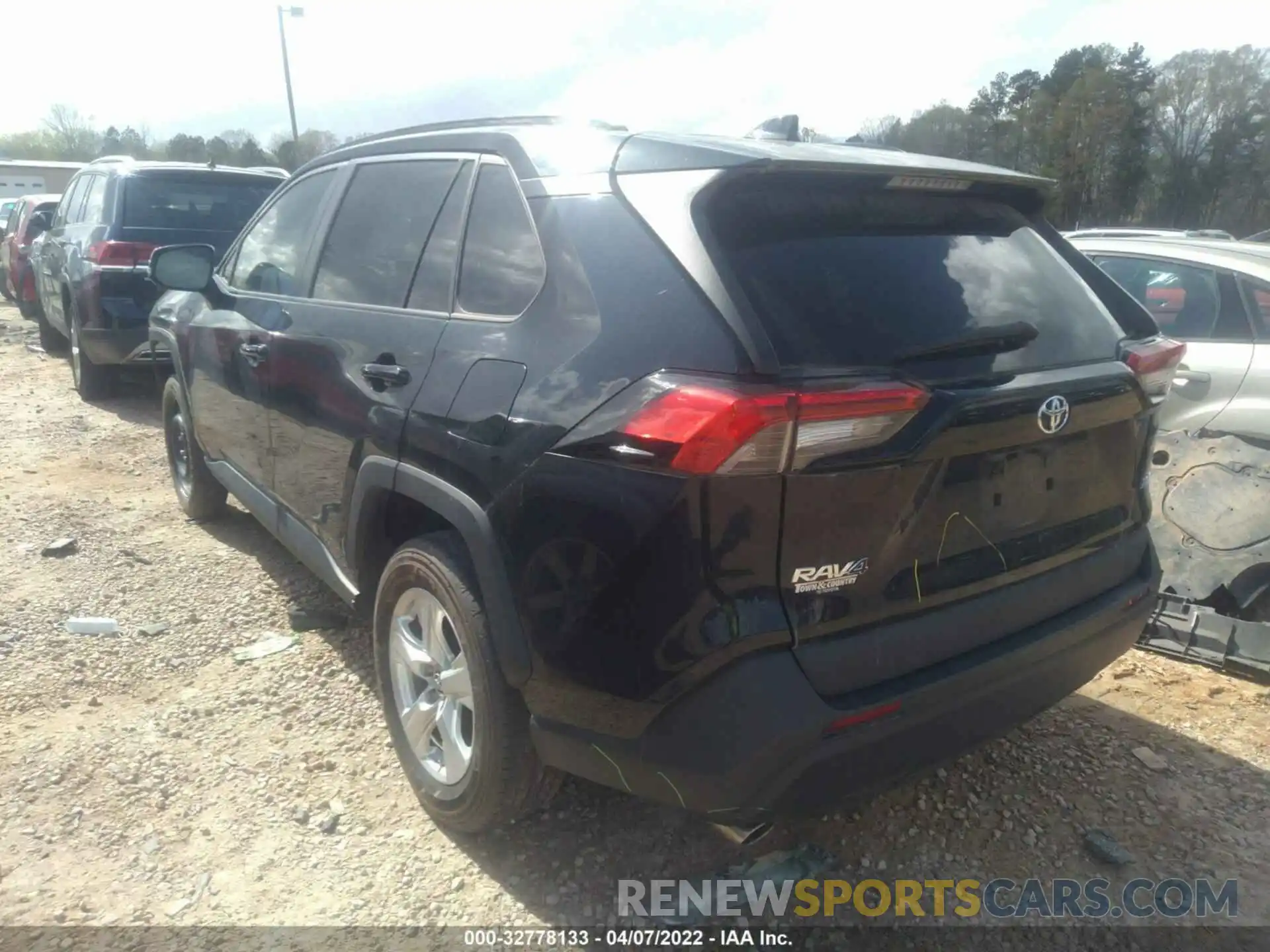 3 Photograph of a damaged car 2T3W1RFV3KW055300 TOYOTA RAV4 2019