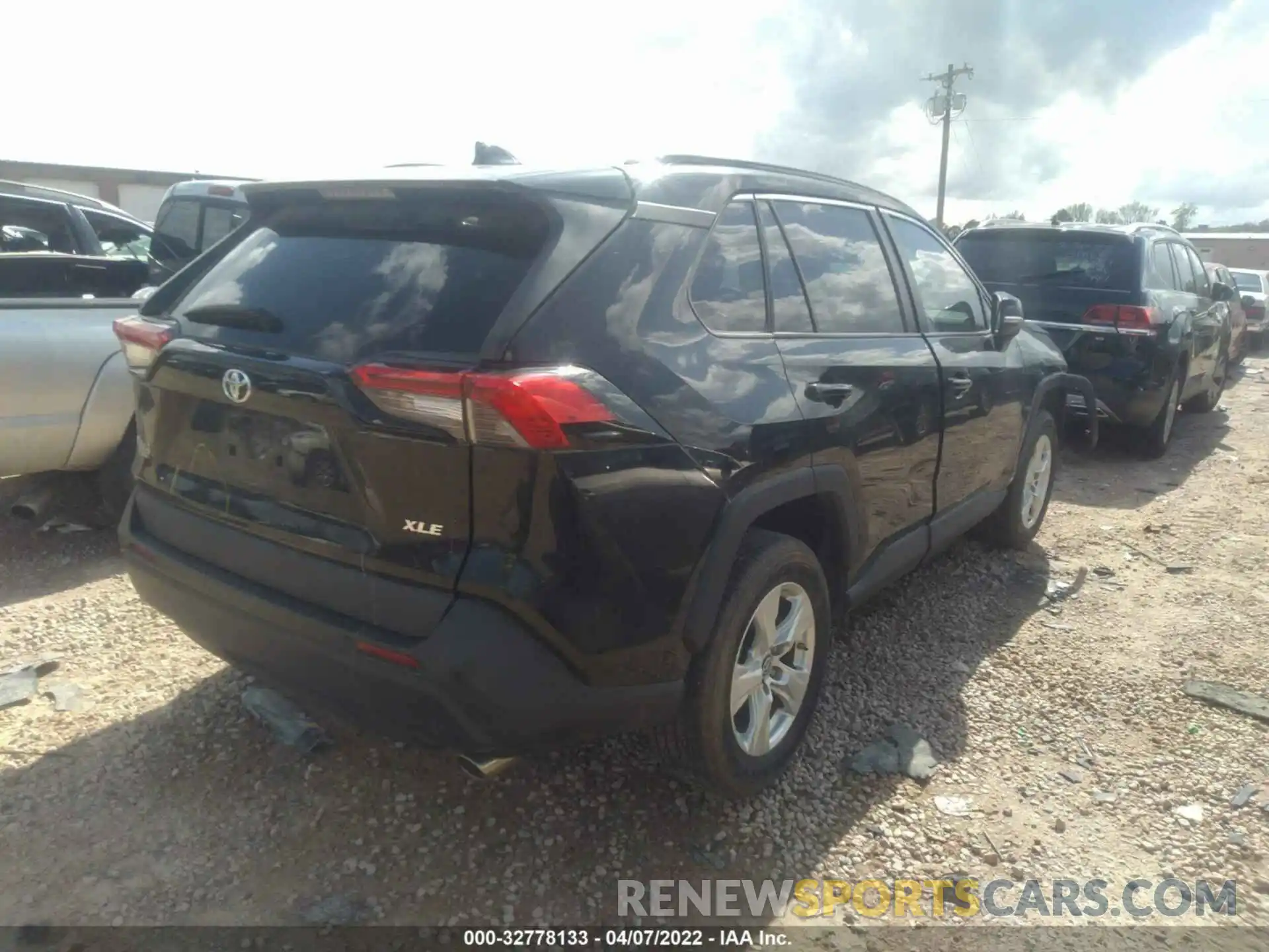 4 Photograph of a damaged car 2T3W1RFV3KW055300 TOYOTA RAV4 2019