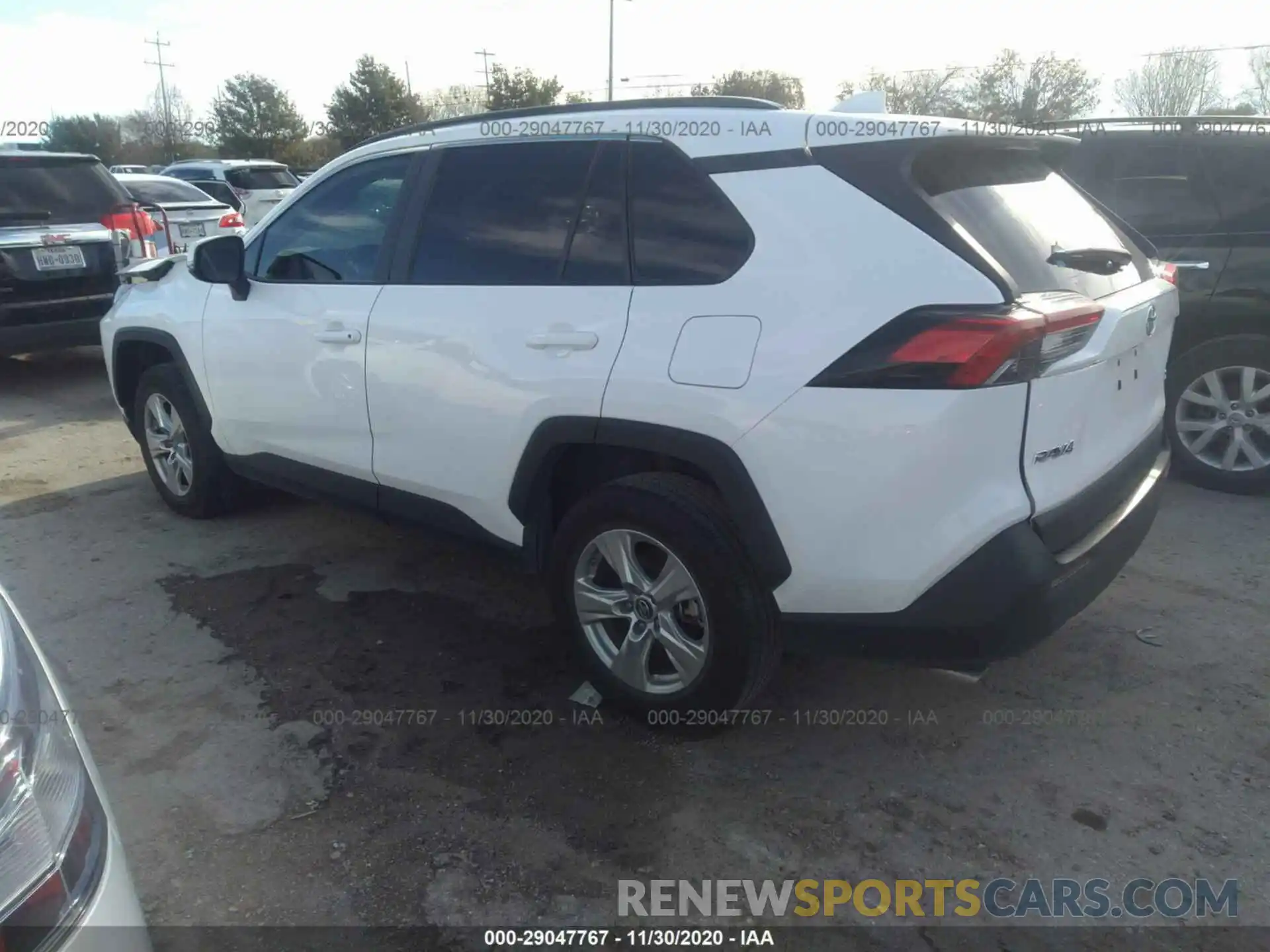 3 Photograph of a damaged car 2T3W1RFV4KC009301 TOYOTA RAV4 2019