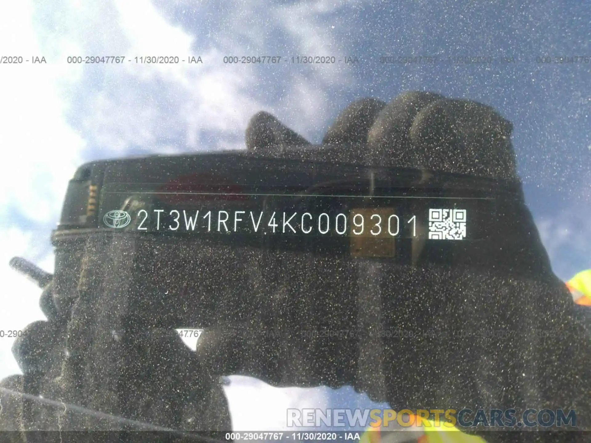 9 Photograph of a damaged car 2T3W1RFV4KC009301 TOYOTA RAV4 2019