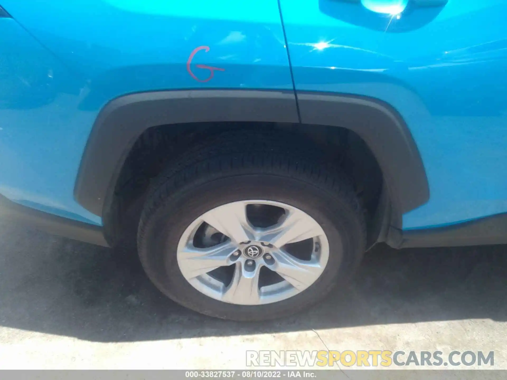 15 Photograph of a damaged car 2T3W1RFV4KC020184 TOYOTA RAV4 2019