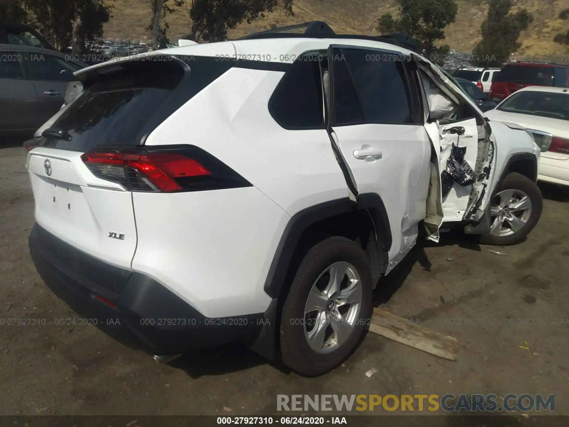 4 Photograph of a damaged car 2T3W1RFV4KC022856 TOYOTA RAV4 2019