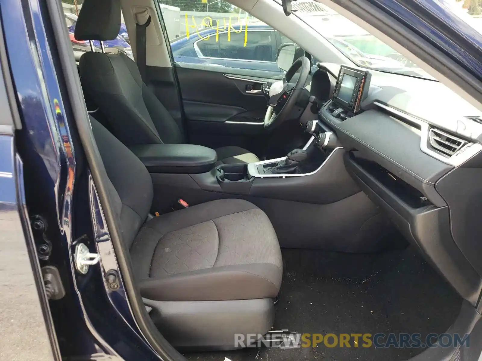 5 Photograph of a damaged car 2T3W1RFV4KC025515 TOYOTA RAV4 2019