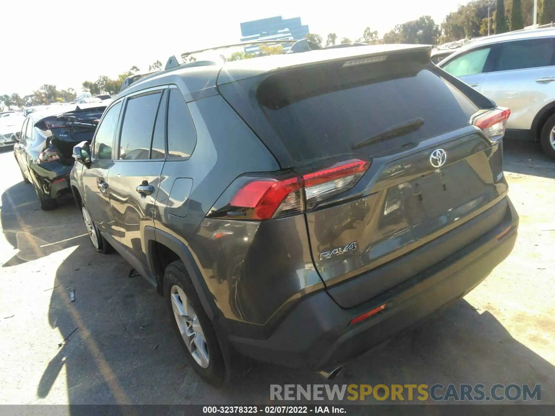 3 Photograph of a damaged car 2T3W1RFV4KC027961 TOYOTA RAV4 2019