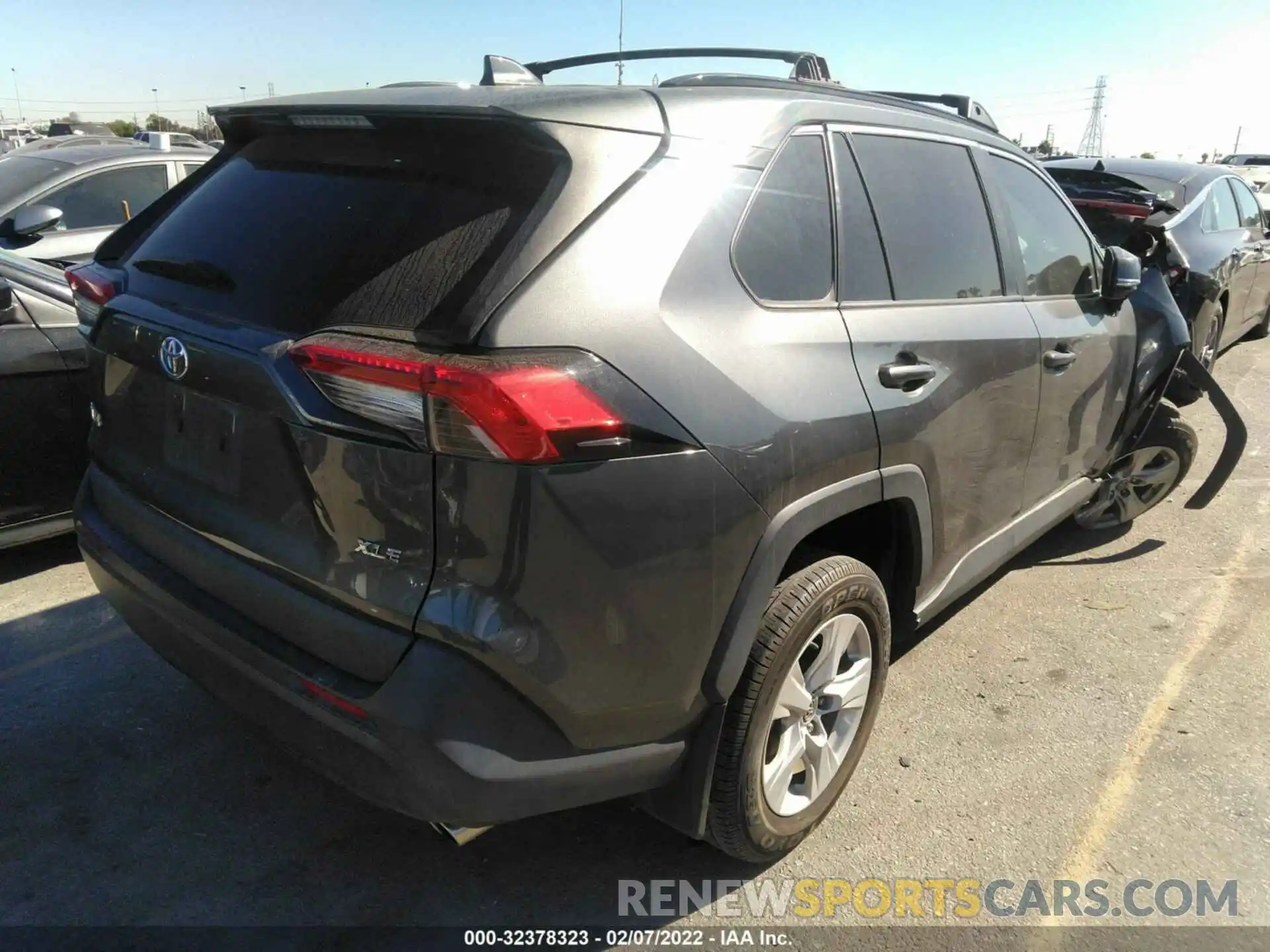 4 Photograph of a damaged car 2T3W1RFV4KC027961 TOYOTA RAV4 2019