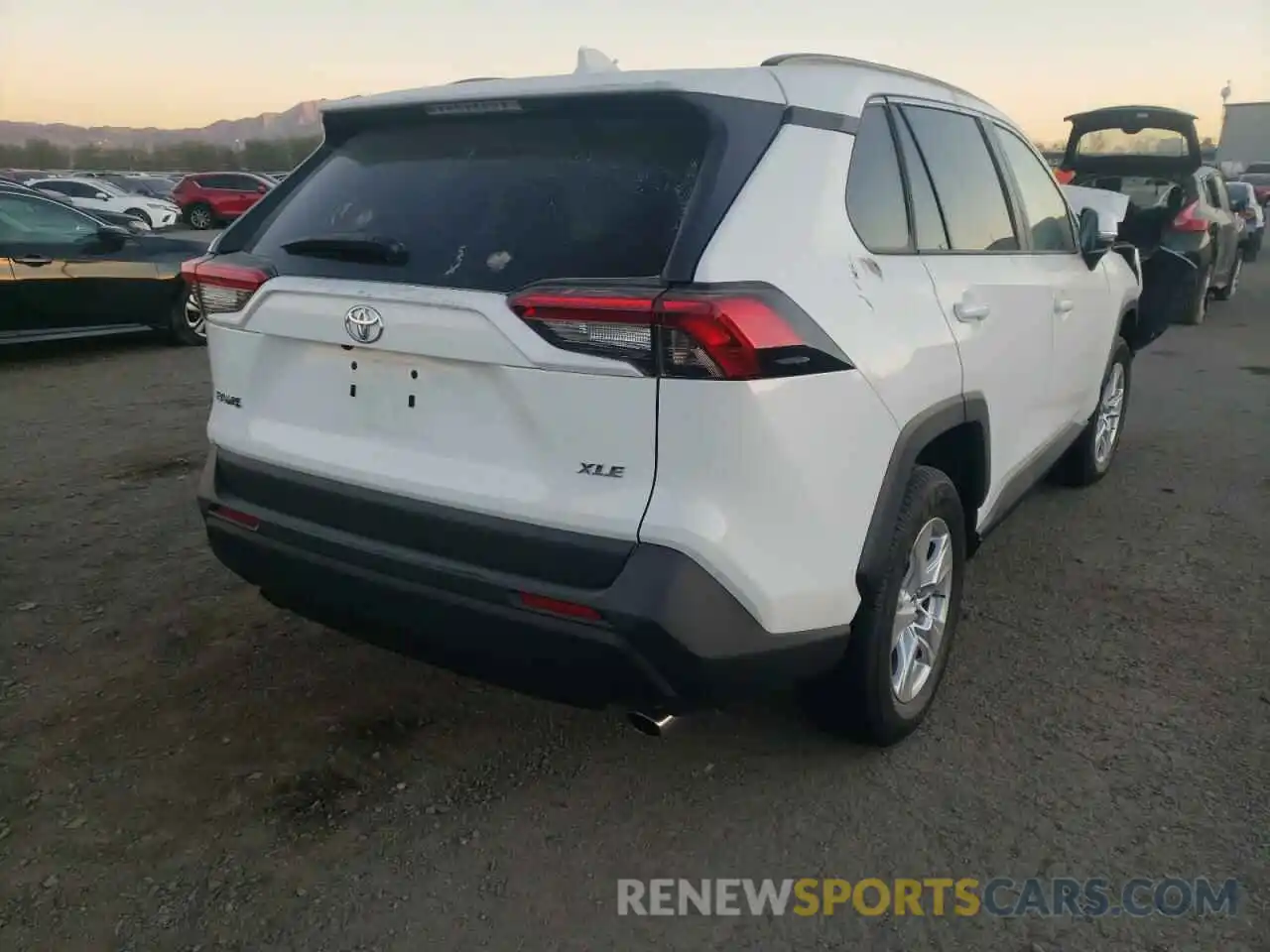 4 Photograph of a damaged car 2T3W1RFV4KC028883 TOYOTA RAV4 2019