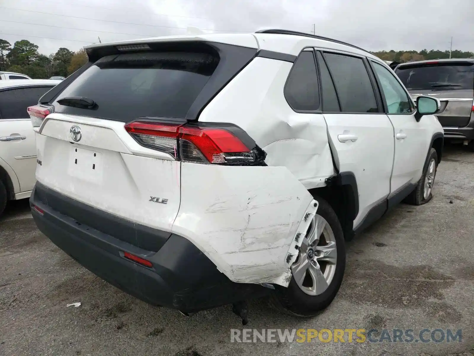 4 Photograph of a damaged car 2T3W1RFV4KC031007 TOYOTA RAV4 2019