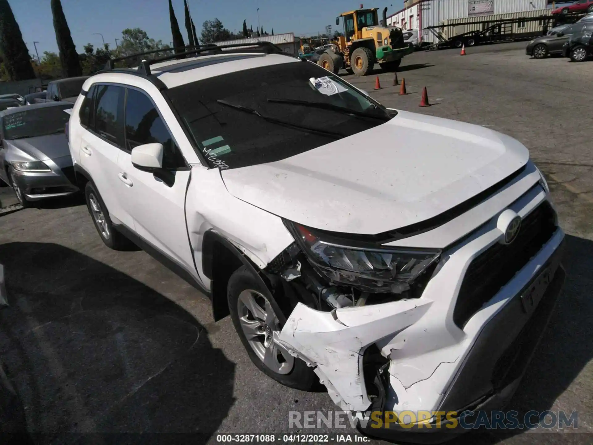 1 Photograph of a damaged car 2T3W1RFV4KW001052 TOYOTA RAV4 2019