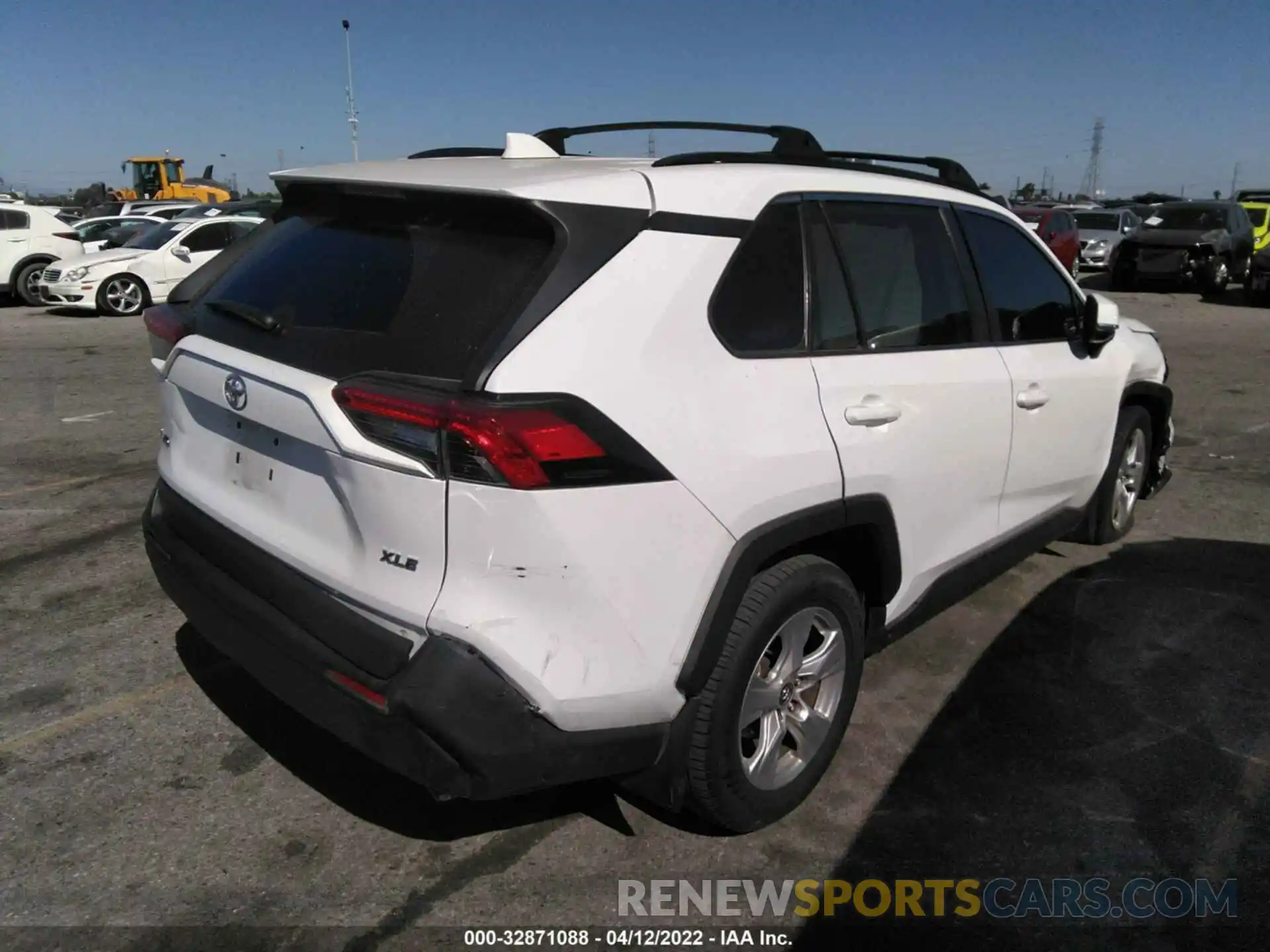 4 Photograph of a damaged car 2T3W1RFV4KW001052 TOYOTA RAV4 2019