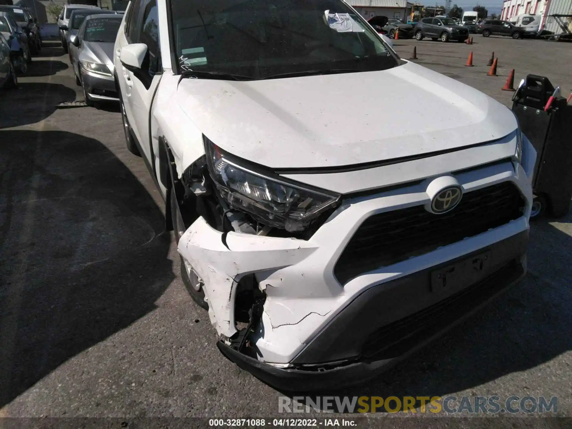 6 Photograph of a damaged car 2T3W1RFV4KW001052 TOYOTA RAV4 2019