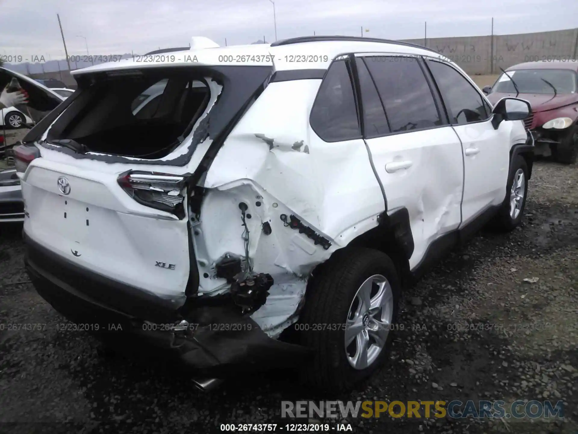 4 Photograph of a damaged car 2T3W1RFV4KW001486 TOYOTA RAV4 2019