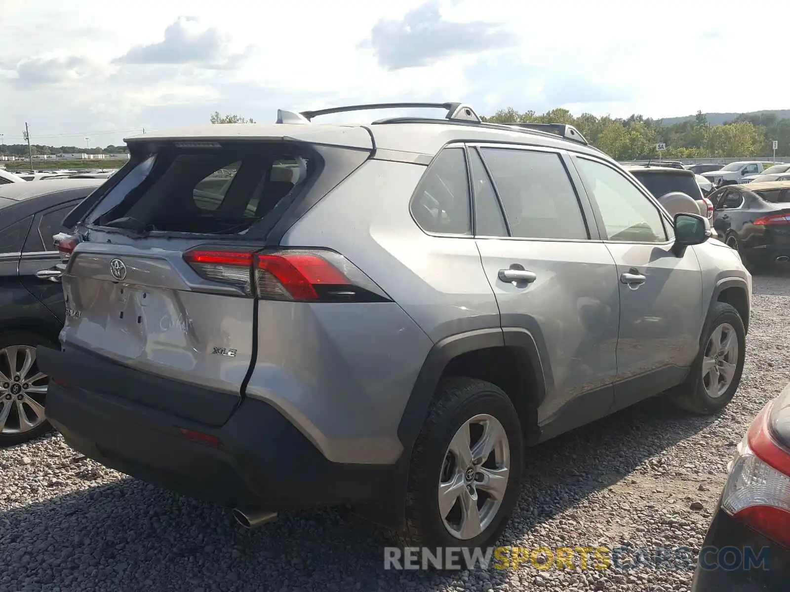 4 Photograph of a damaged car 2T3W1RFV4KW004081 TOYOTA RAV4 2019