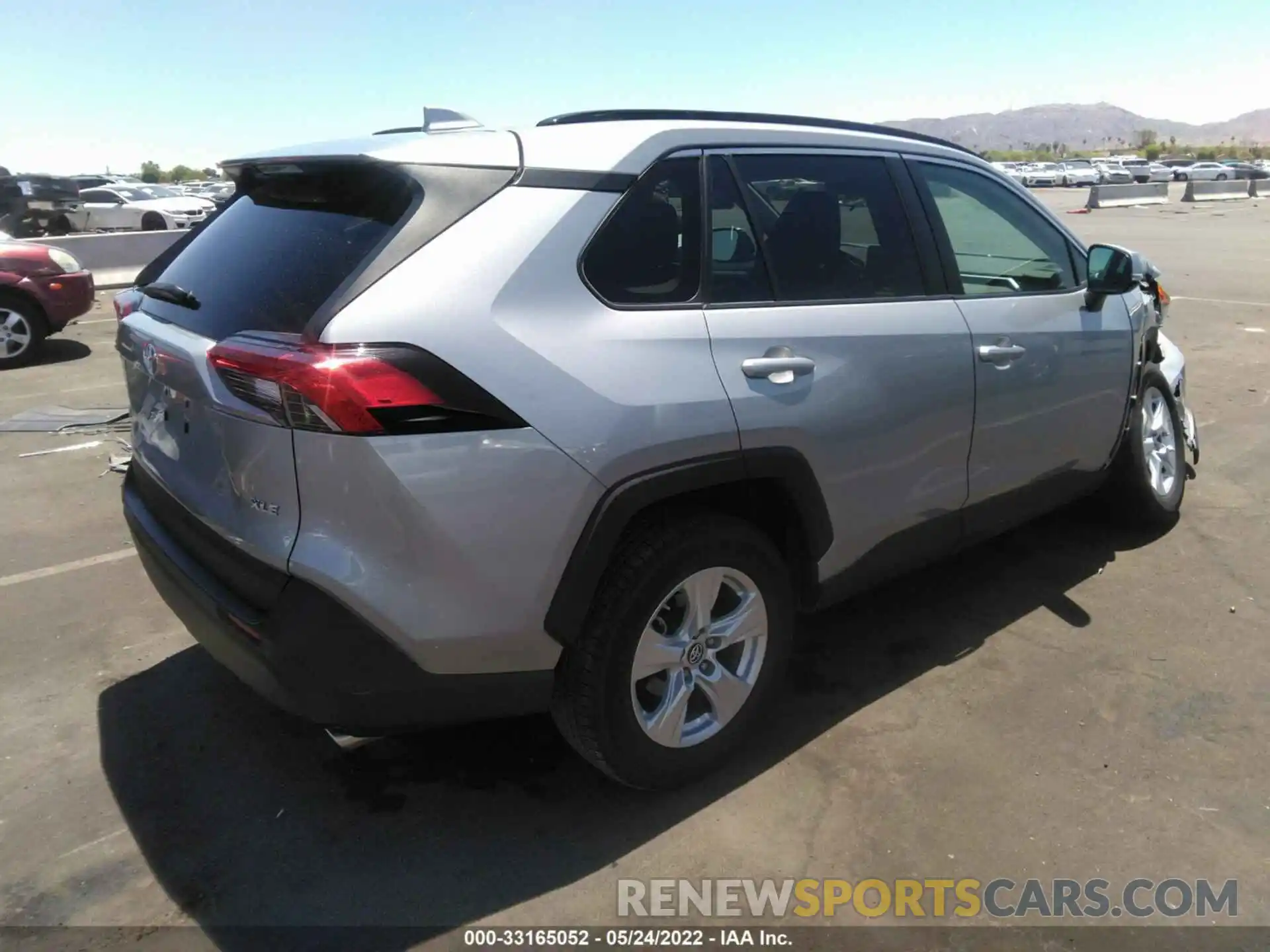 4 Photograph of a damaged car 2T3W1RFV4KW006915 TOYOTA RAV4 2019