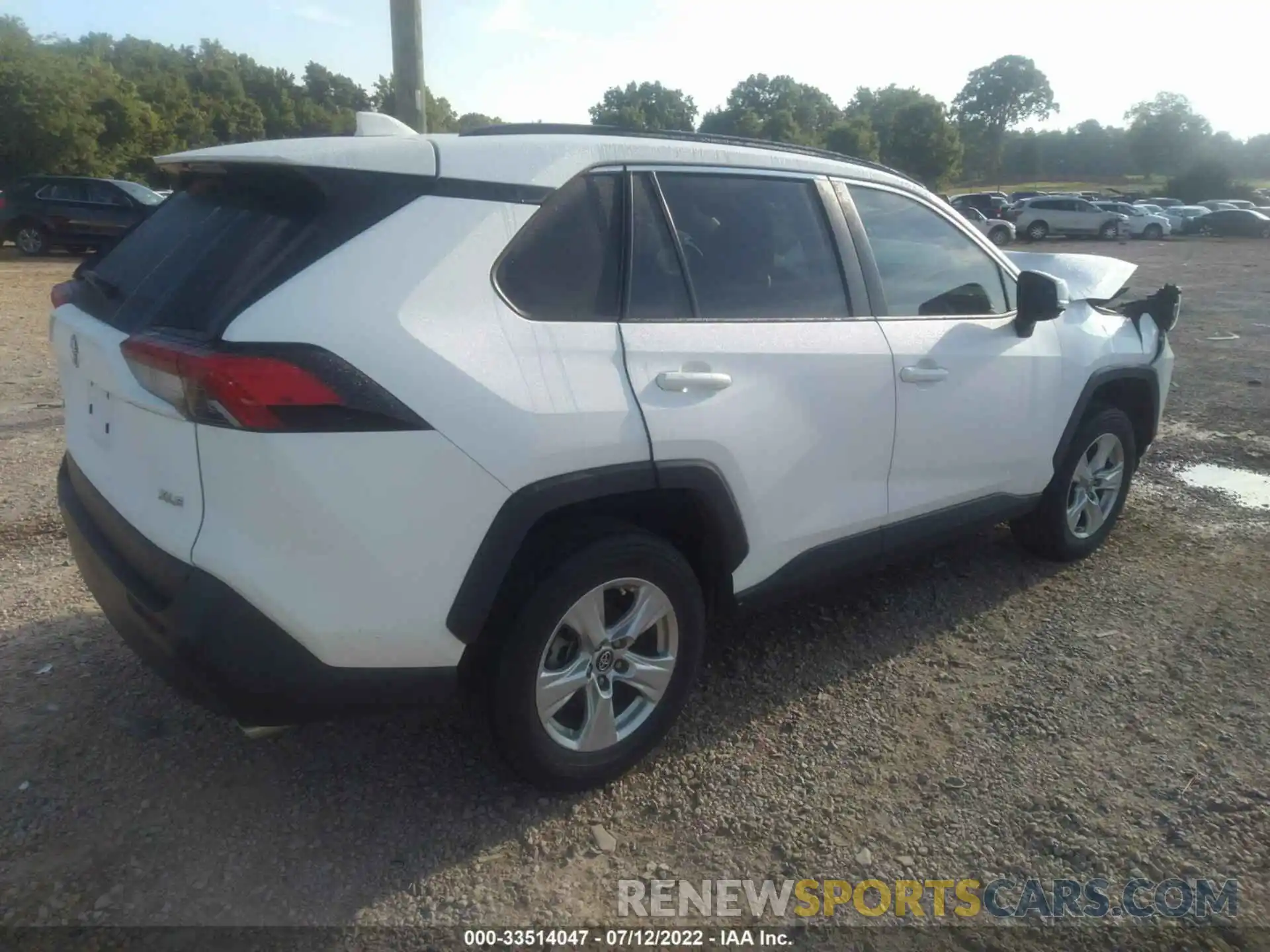 4 Photograph of a damaged car 2T3W1RFV4KW007224 TOYOTA RAV4 2019