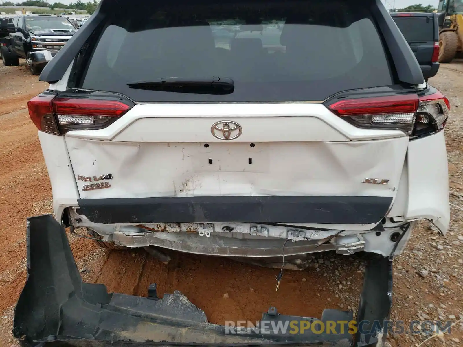 9 Photograph of a damaged car 2T3W1RFV4KW008051 TOYOTA RAV4 2019