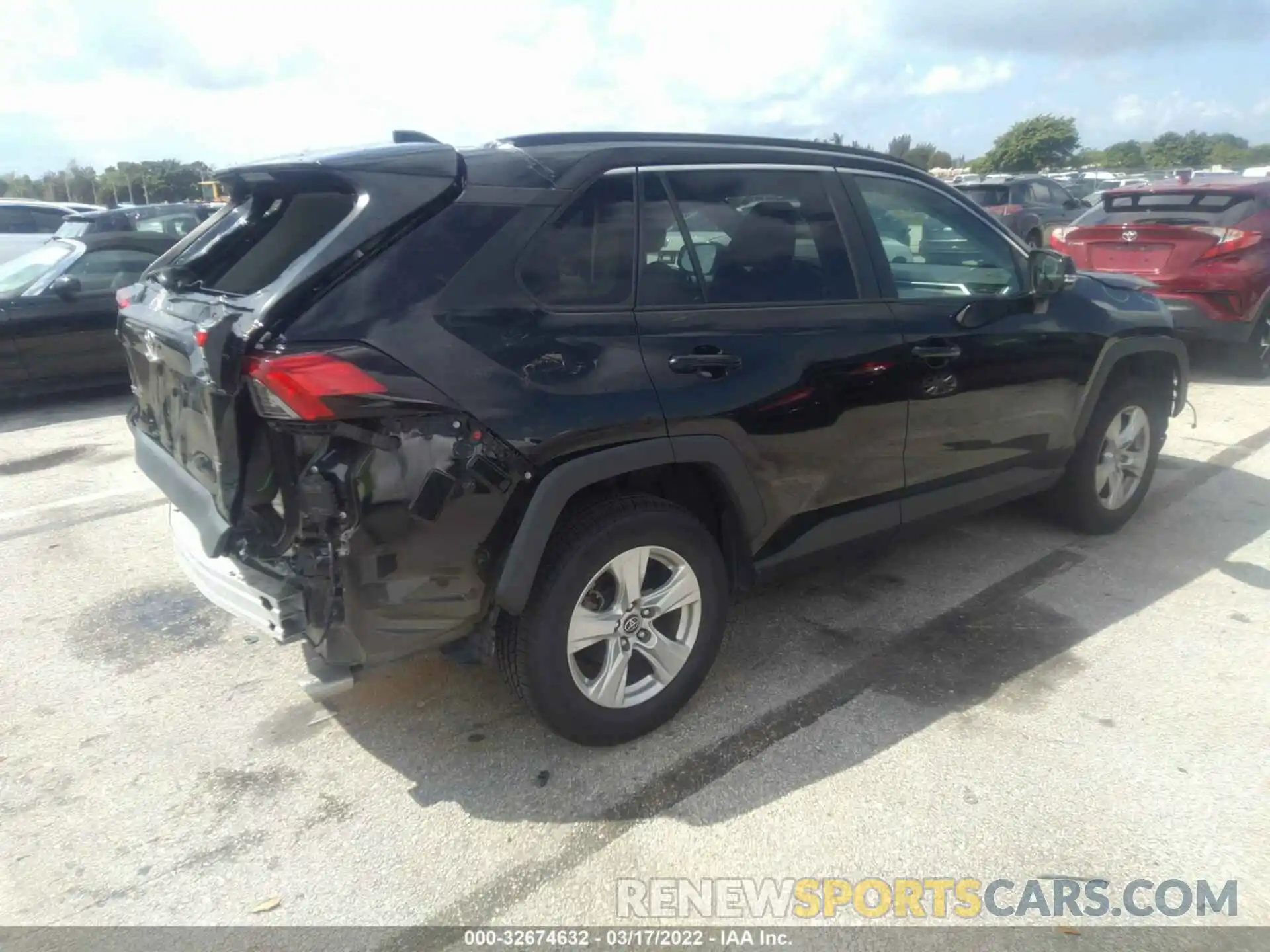 4 Photograph of a damaged car 2T3W1RFV4KW012150 TOYOTA RAV4 2019