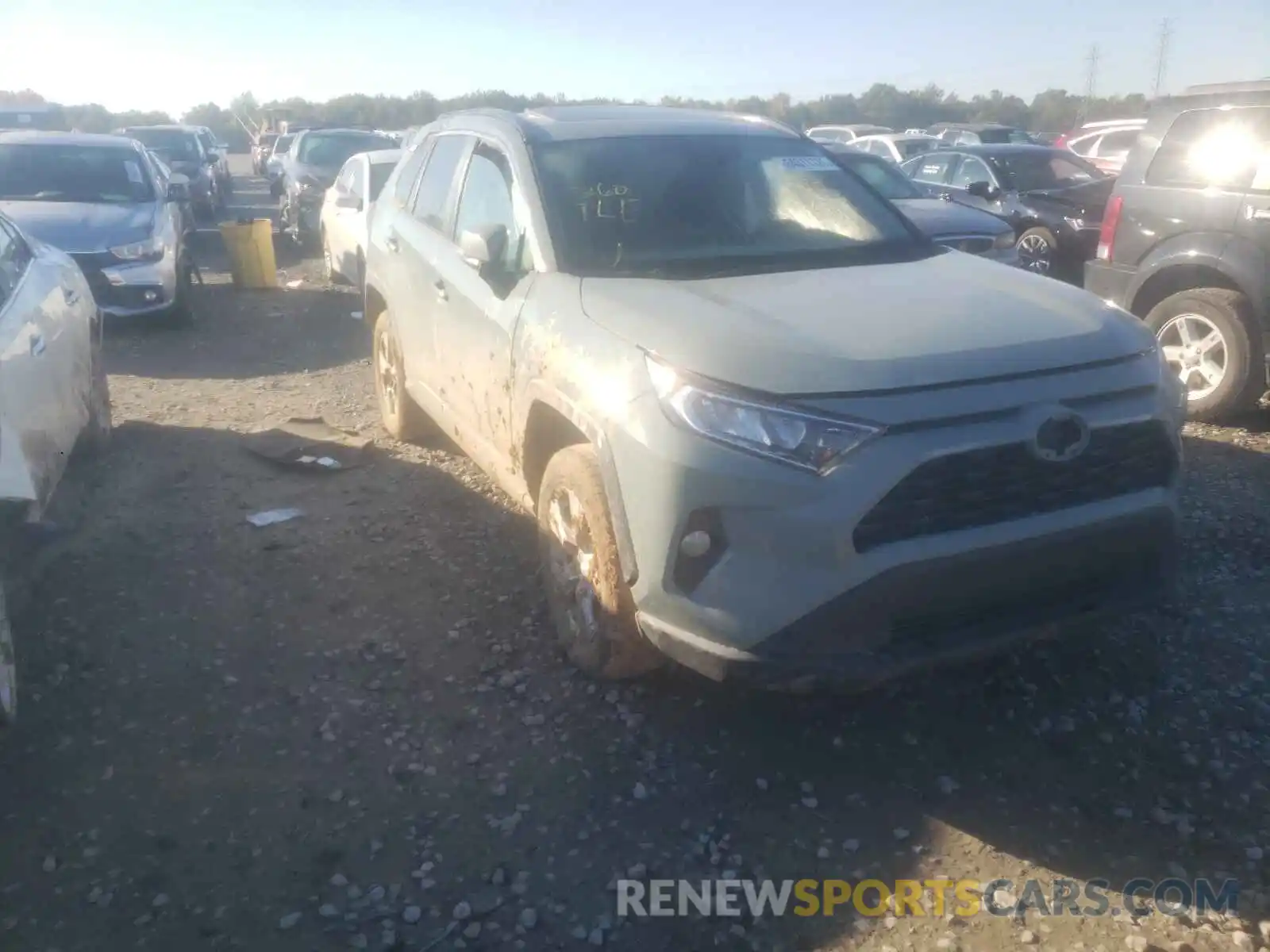 1 Photograph of a damaged car 2T3W1RFV4KW012570 TOYOTA RAV4 2019