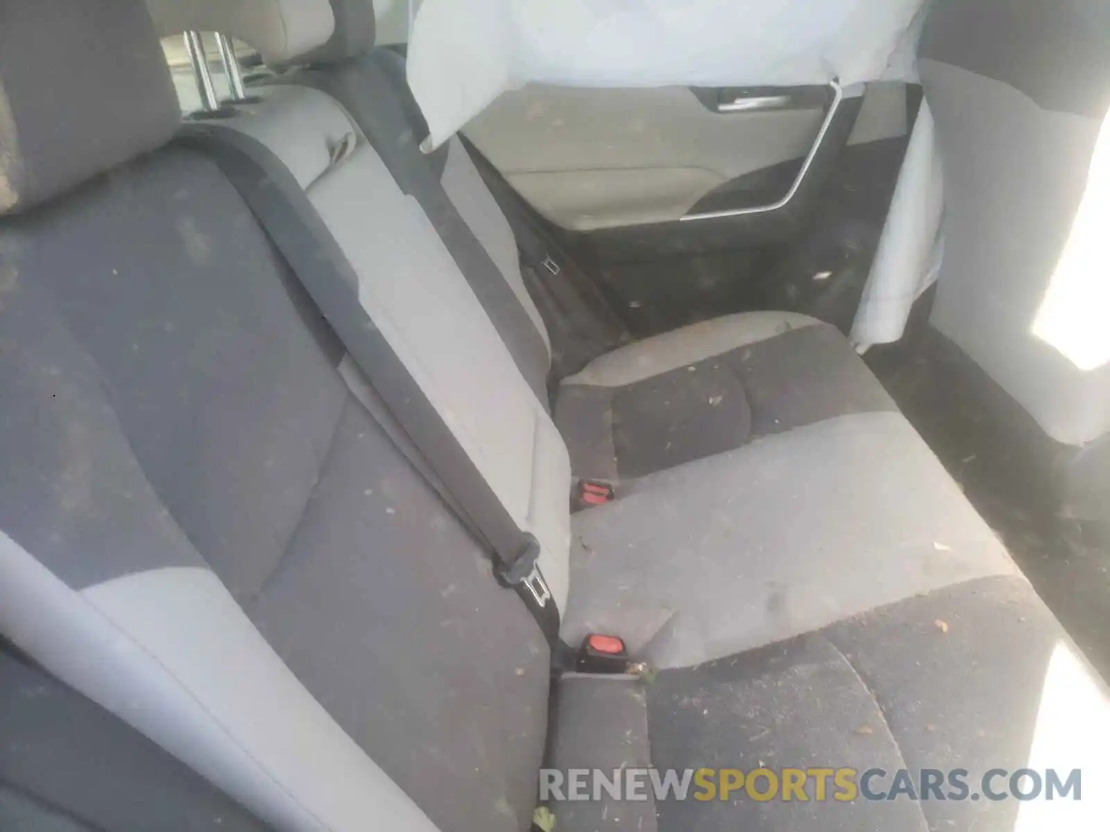 6 Photograph of a damaged car 2T3W1RFV4KW012570 TOYOTA RAV4 2019