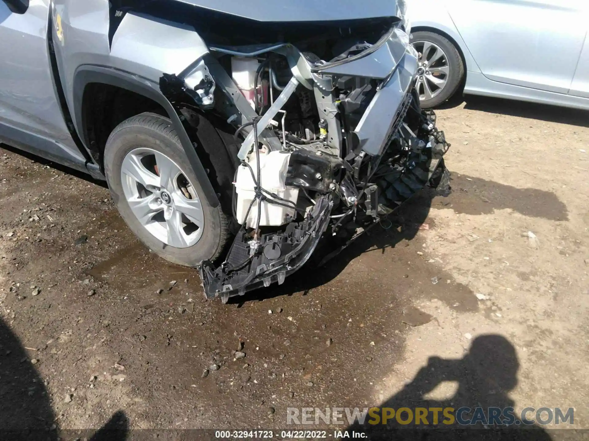 12 Photograph of a damaged car 2T3W1RFV4KW019146 TOYOTA RAV4 2019