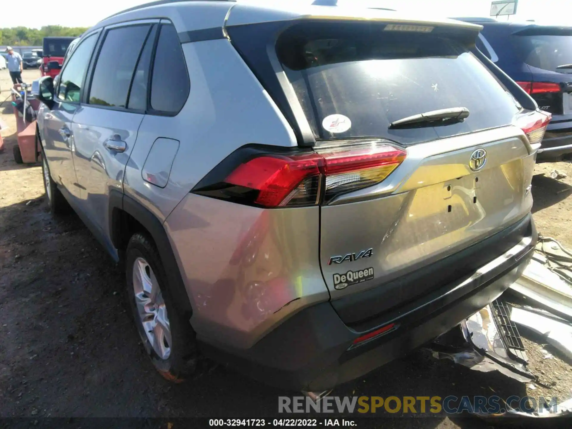 3 Photograph of a damaged car 2T3W1RFV4KW019146 TOYOTA RAV4 2019