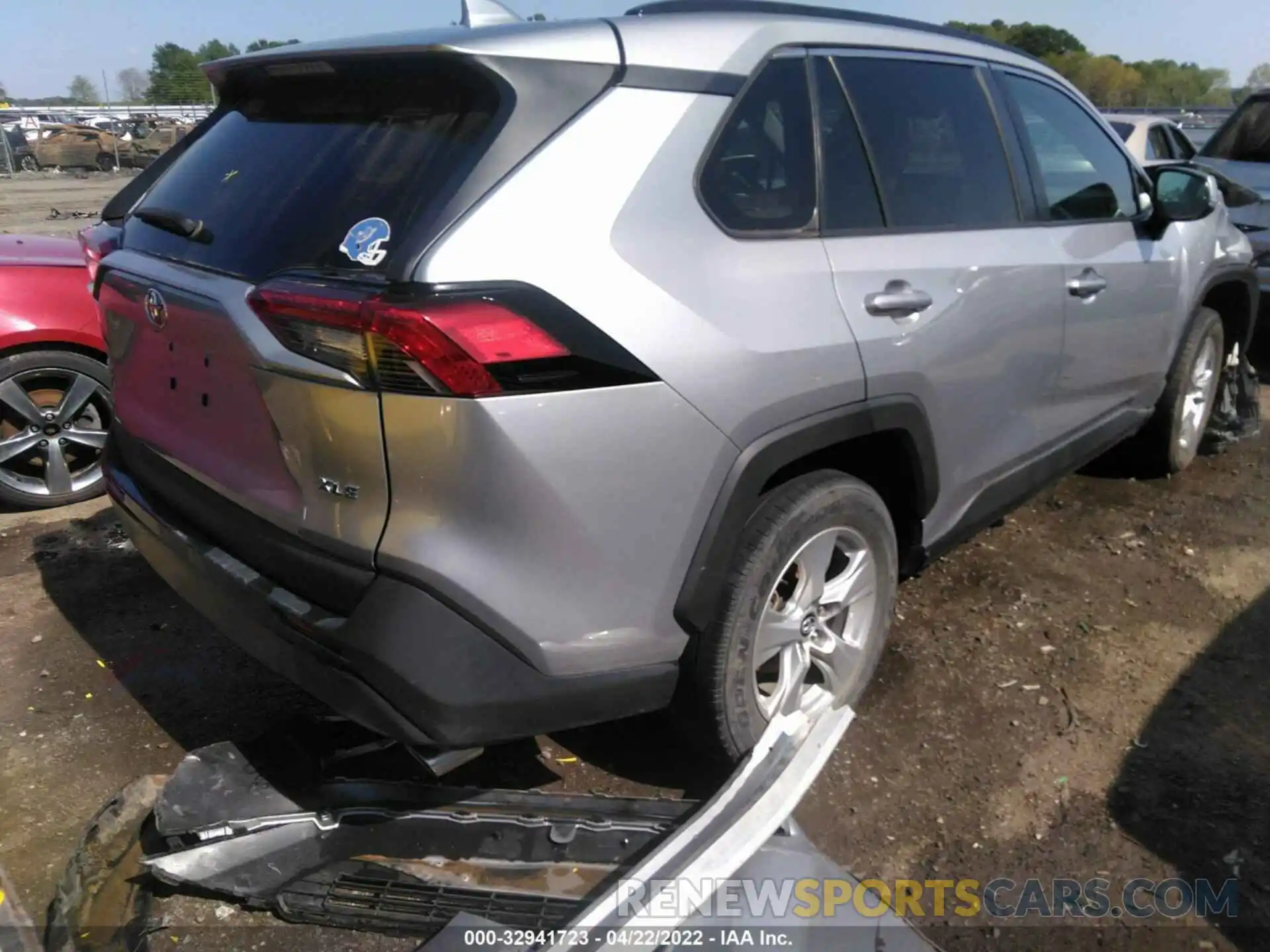 4 Photograph of a damaged car 2T3W1RFV4KW019146 TOYOTA RAV4 2019