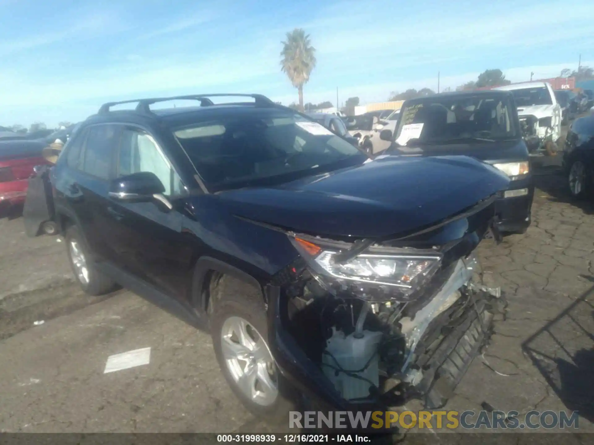 1 Photograph of a damaged car 2T3W1RFV4KW028767 TOYOTA RAV4 2019