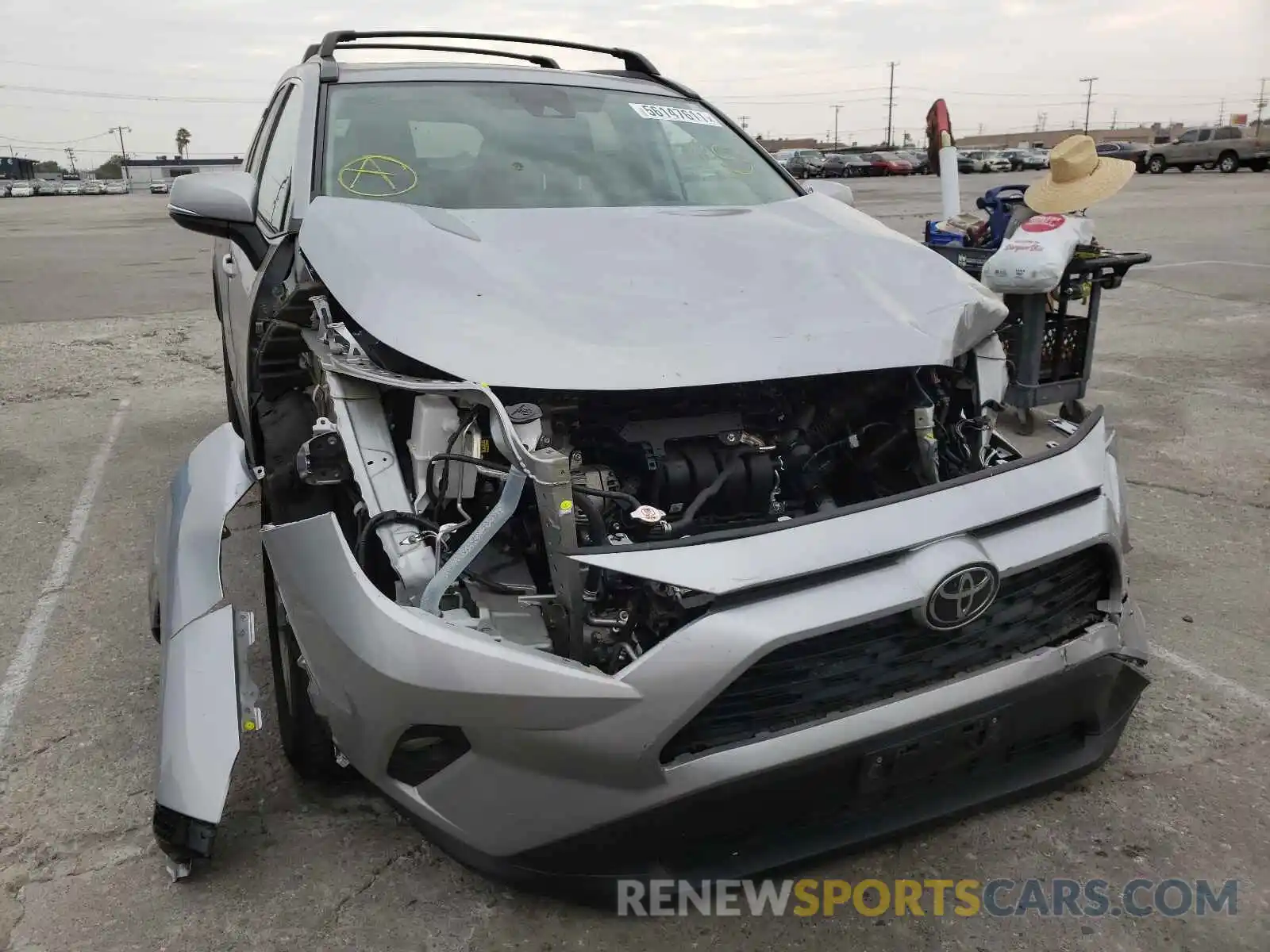 9 Photograph of a damaged car 2T3W1RFV4KW029191 TOYOTA RAV4 2019