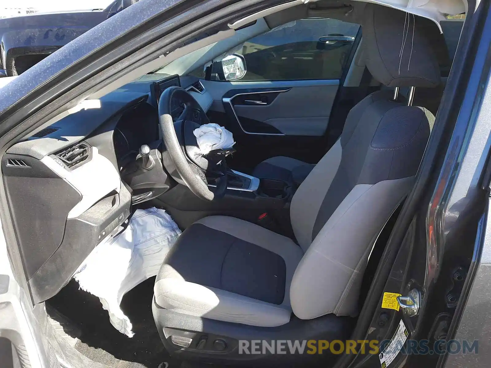 5 Photograph of a damaged car 2T3W1RFV4KW029272 TOYOTA RAV4 2019