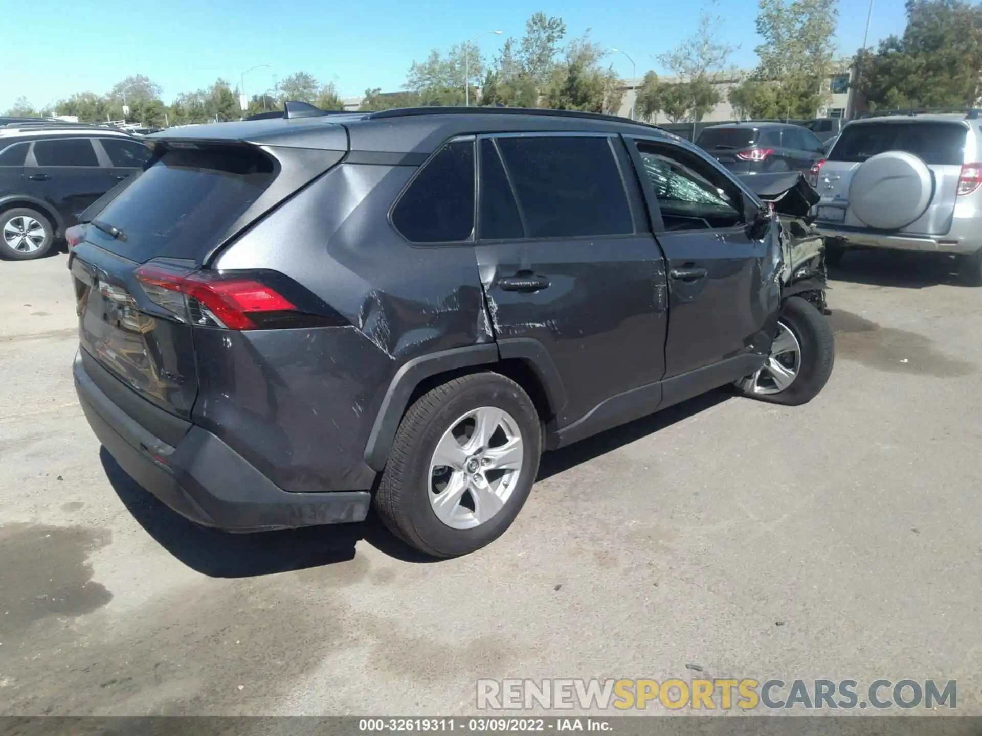 4 Photograph of a damaged car 2T3W1RFV4KW029935 TOYOTA RAV4 2019