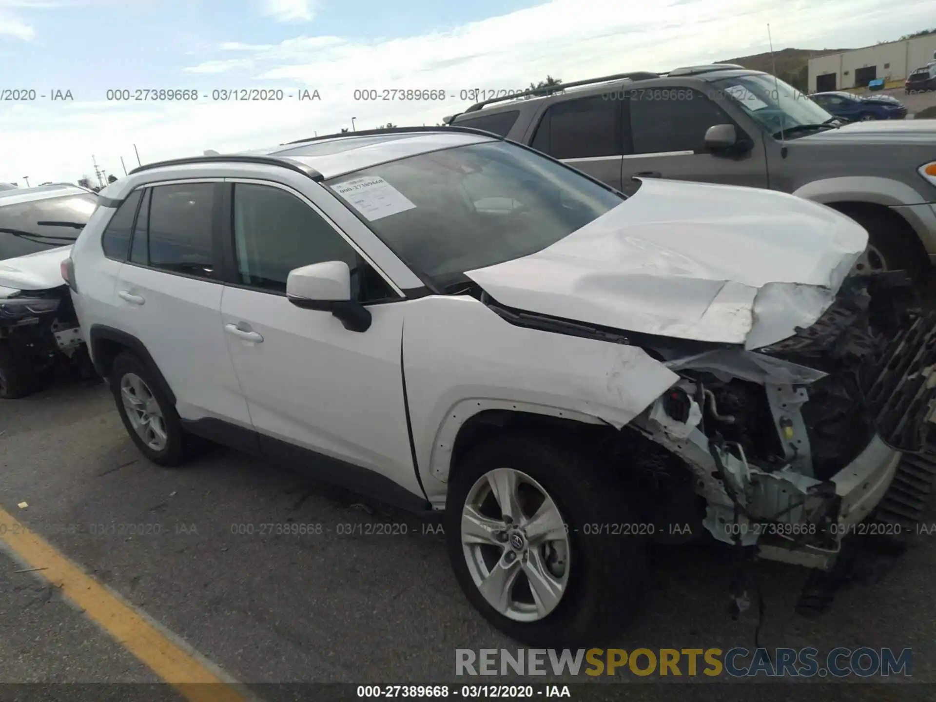 1 Photograph of a damaged car 2T3W1RFV4KW033564 TOYOTA RAV4 2019