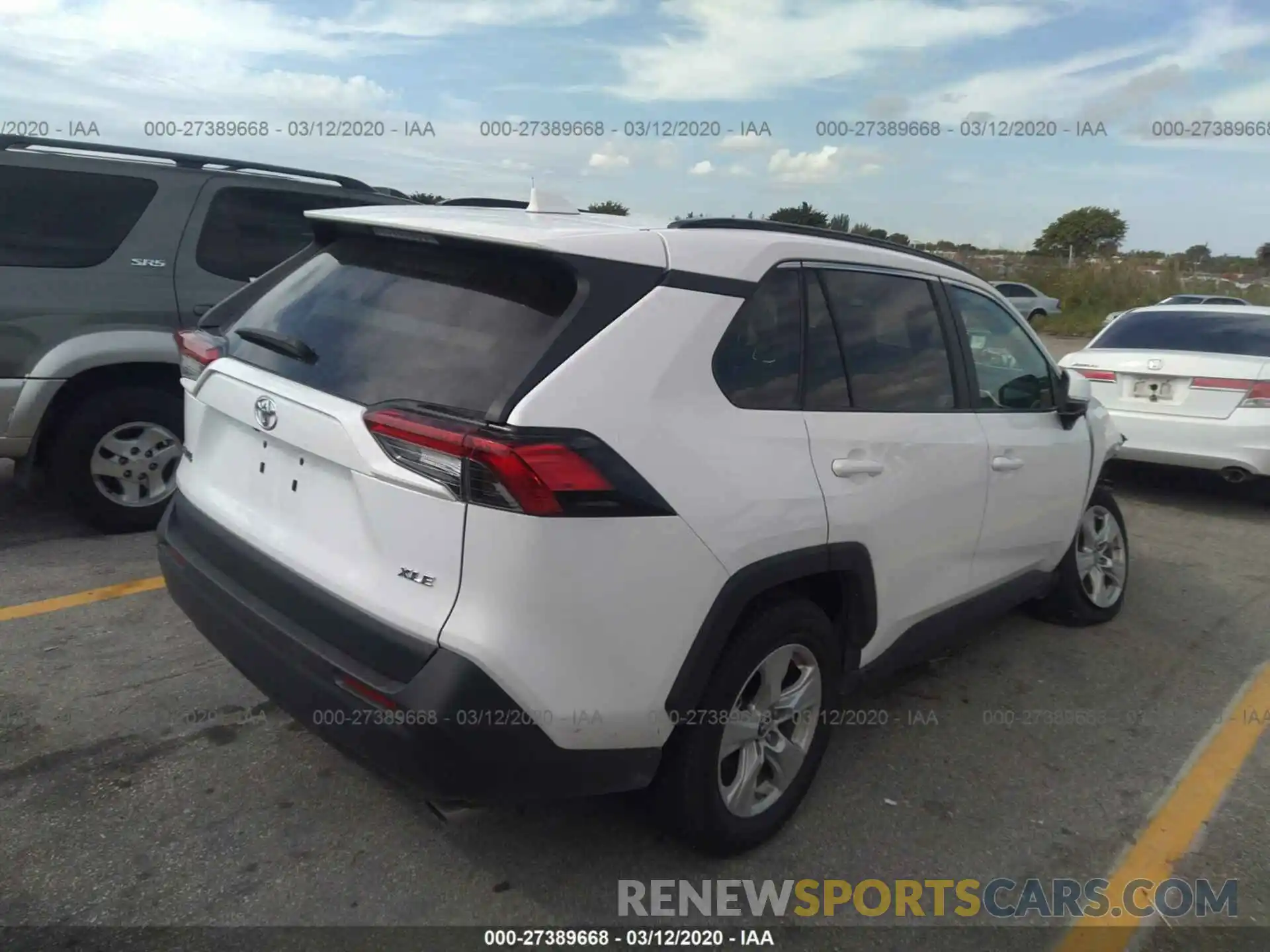 4 Photograph of a damaged car 2T3W1RFV4KW033564 TOYOTA RAV4 2019