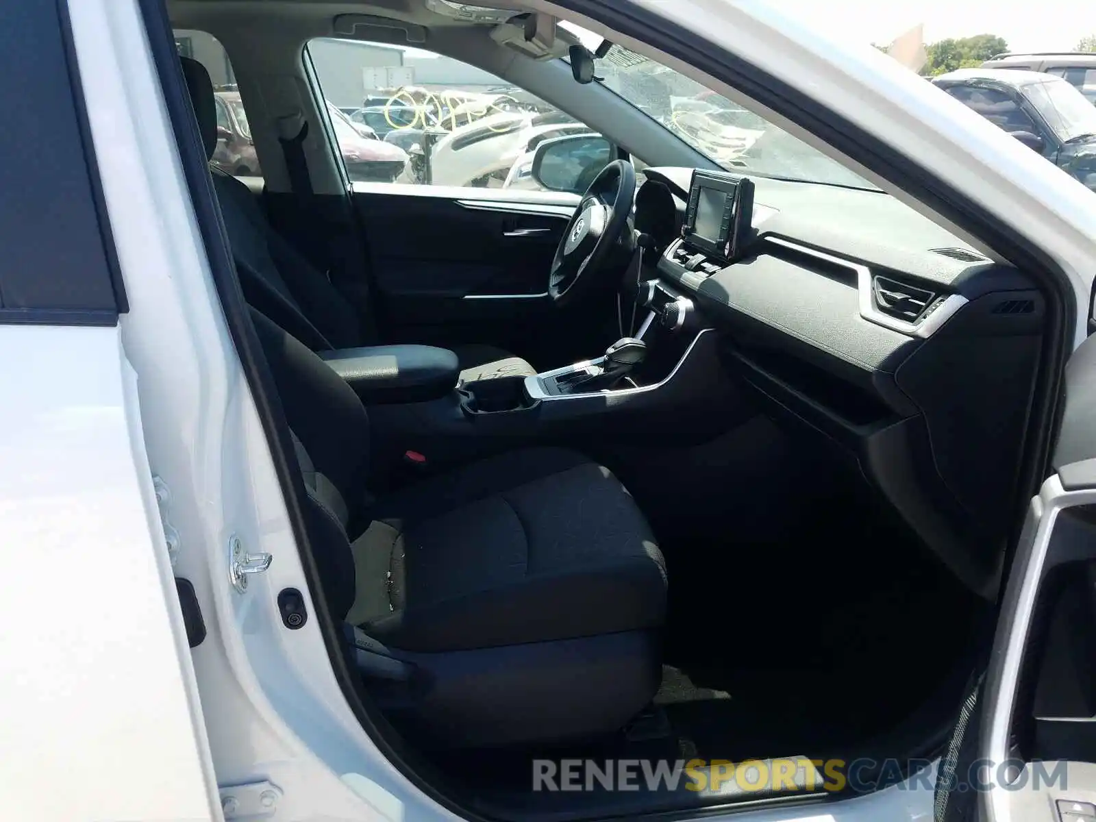 5 Photograph of a damaged car 2T3W1RFV4KW034908 TOYOTA RAV4 2019