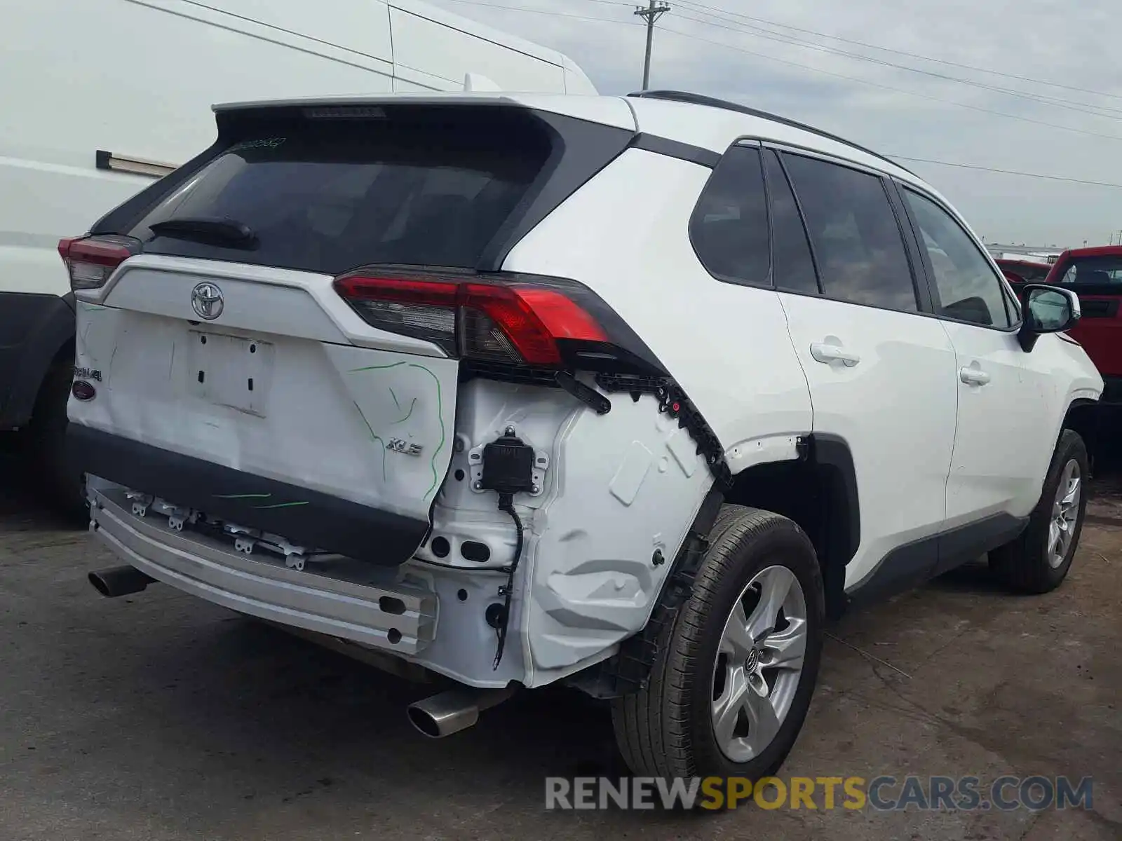 4 Photograph of a damaged car 2T3W1RFV4KW036545 TOYOTA RAV4 2019