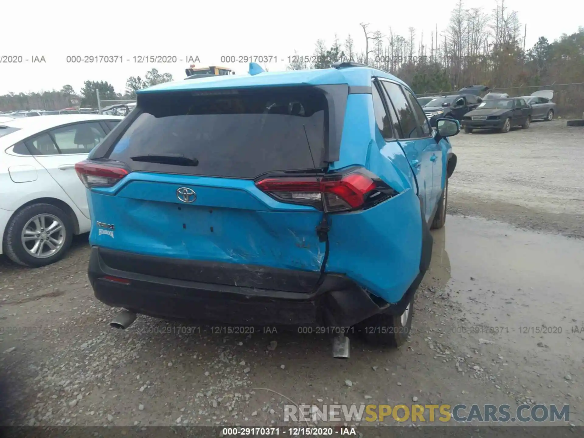 4 Photograph of a damaged car 2T3W1RFV4KW049330 TOYOTA RAV4 2019