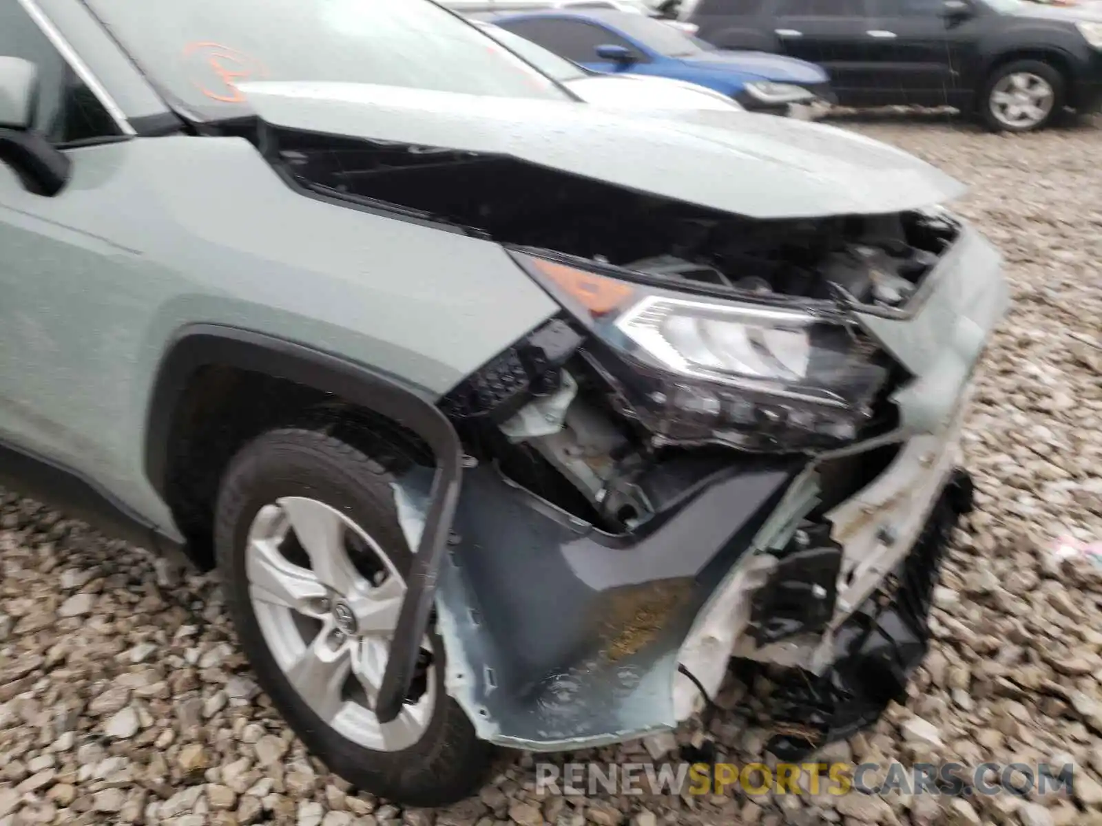 9 Photograph of a damaged car 2T3W1RFV4KW049943 TOYOTA RAV4 2019