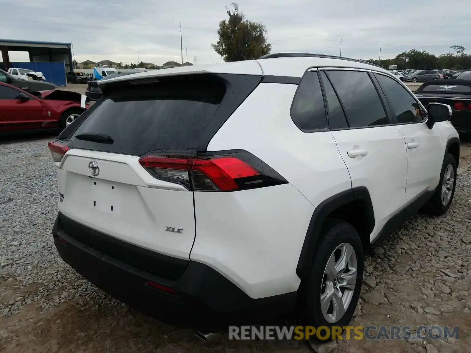 4 Photograph of a damaged car 2T3W1RFV4KW050476 TOYOTA RAV4 2019