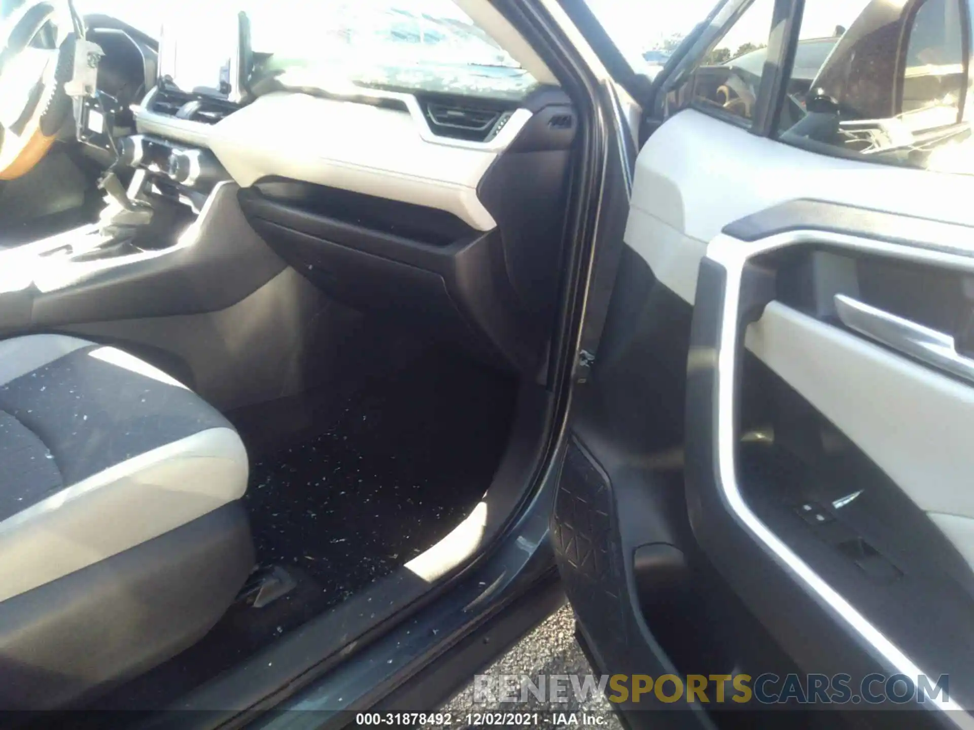 5 Photograph of a damaged car 2T3W1RFV5KC002602 TOYOTA RAV4 2019