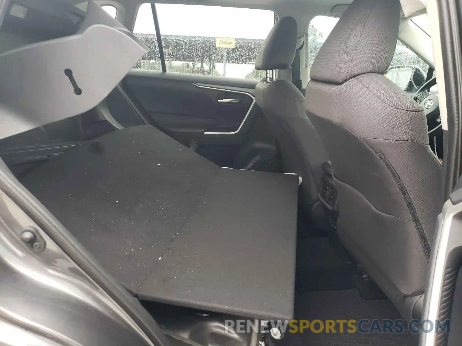 6 Photograph of a damaged car 2T3W1RFV5KC024955 TOYOTA RAV4 2019