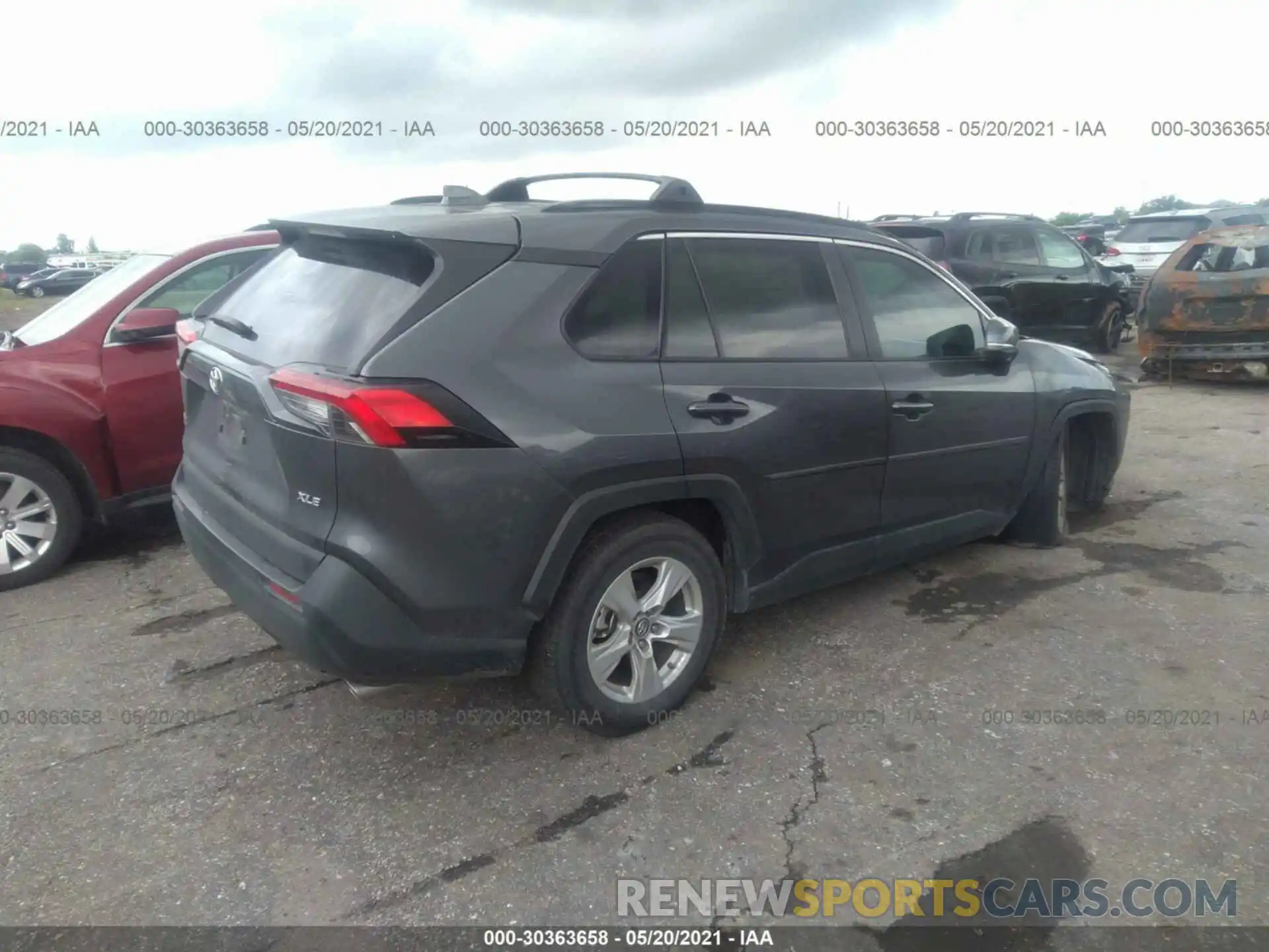 4 Photograph of a damaged car 2T3W1RFV5KC026401 TOYOTA RAV4 2019