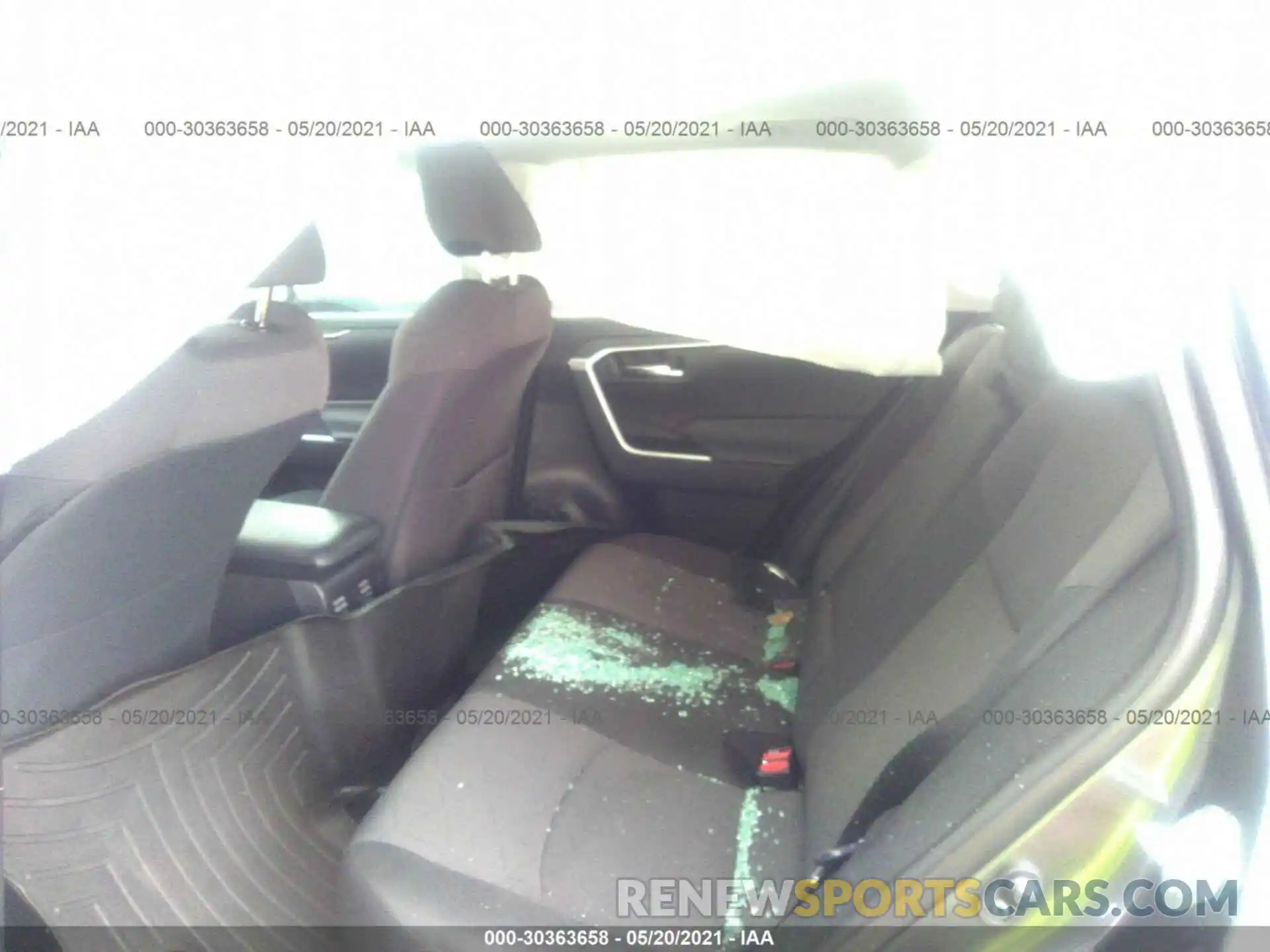 8 Photograph of a damaged car 2T3W1RFV5KC026401 TOYOTA RAV4 2019