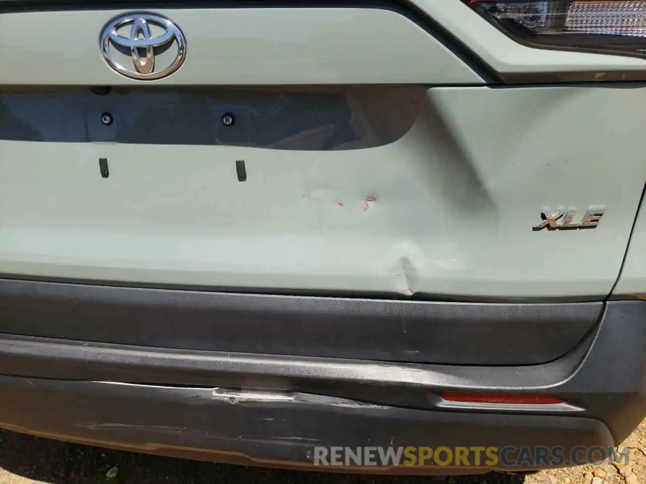 9 Photograph of a damaged car 2T3W1RFV5KC026527 TOYOTA RAV4 2019