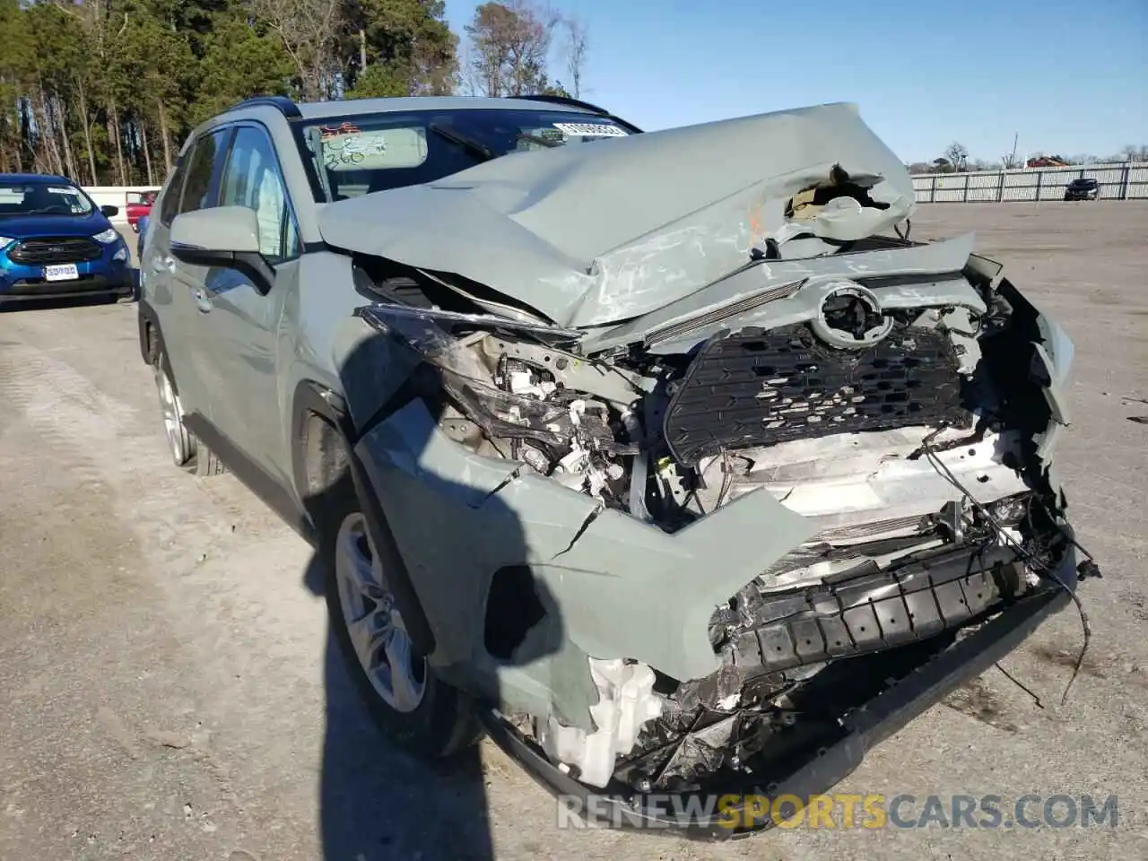 1 Photograph of a damaged car 2T3W1RFV5KC028763 TOYOTA RAV4 2019