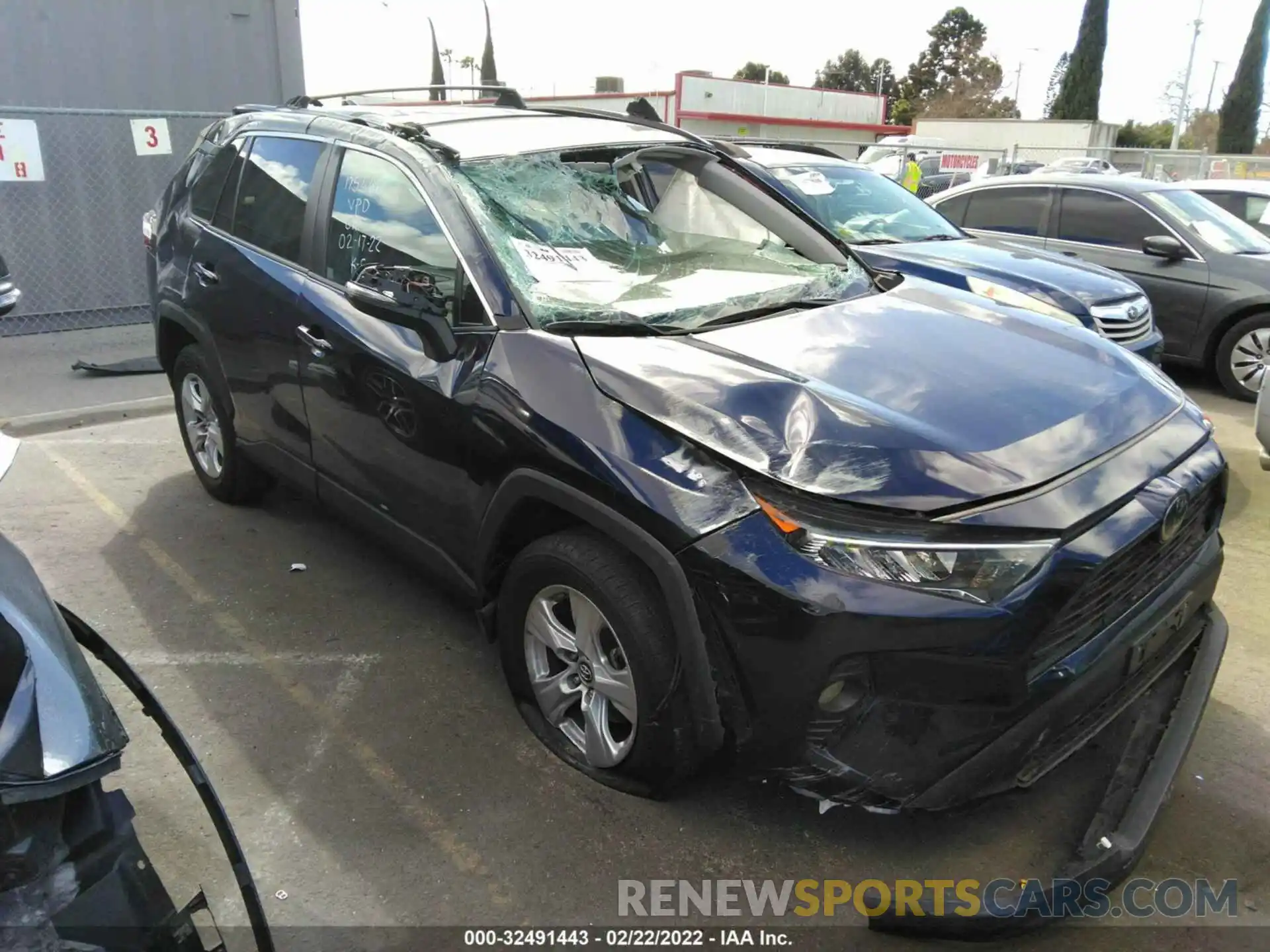 1 Photograph of a damaged car 2T3W1RFV5KW001576 TOYOTA RAV4 2019