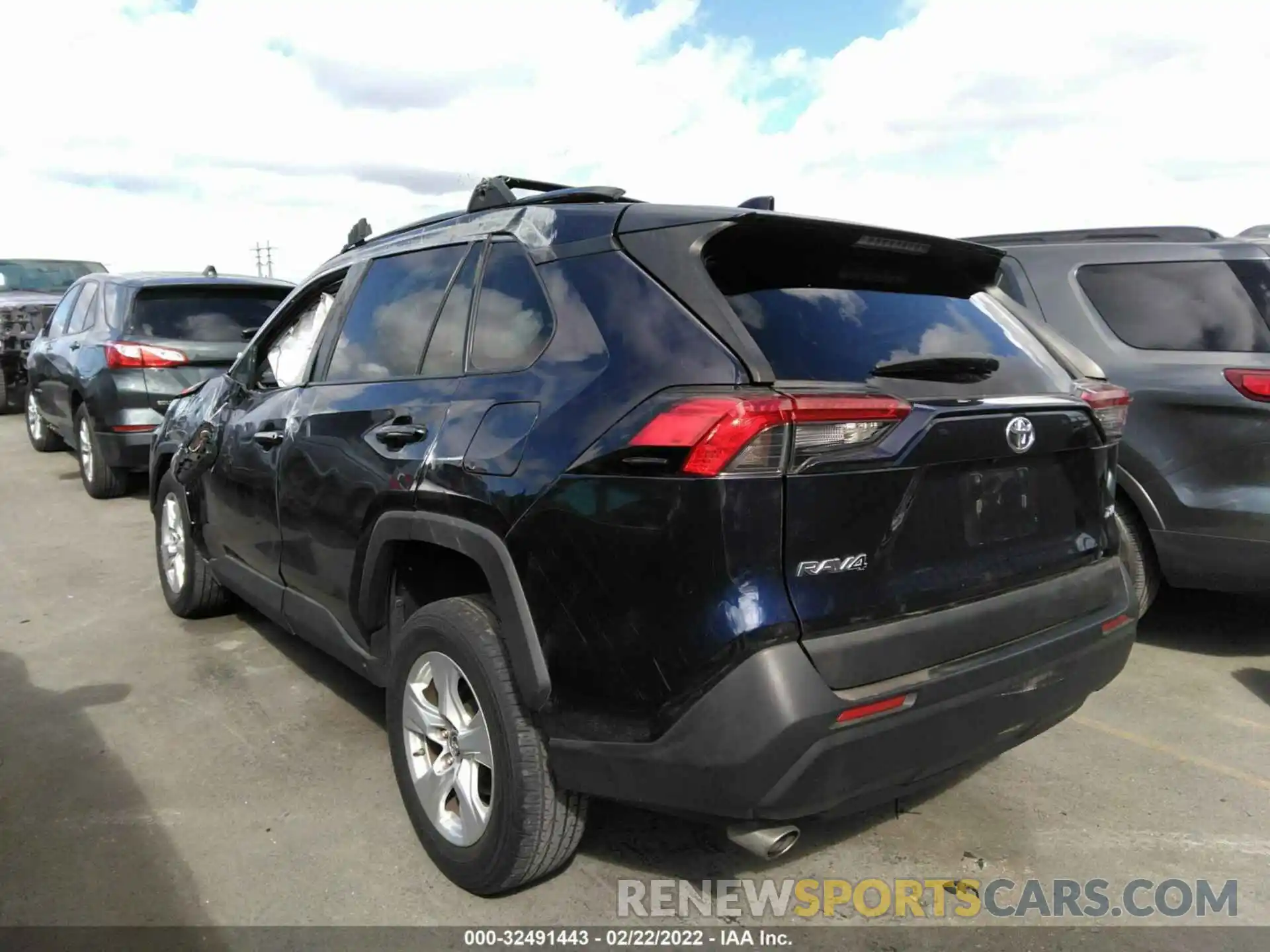 3 Photograph of a damaged car 2T3W1RFV5KW001576 TOYOTA RAV4 2019