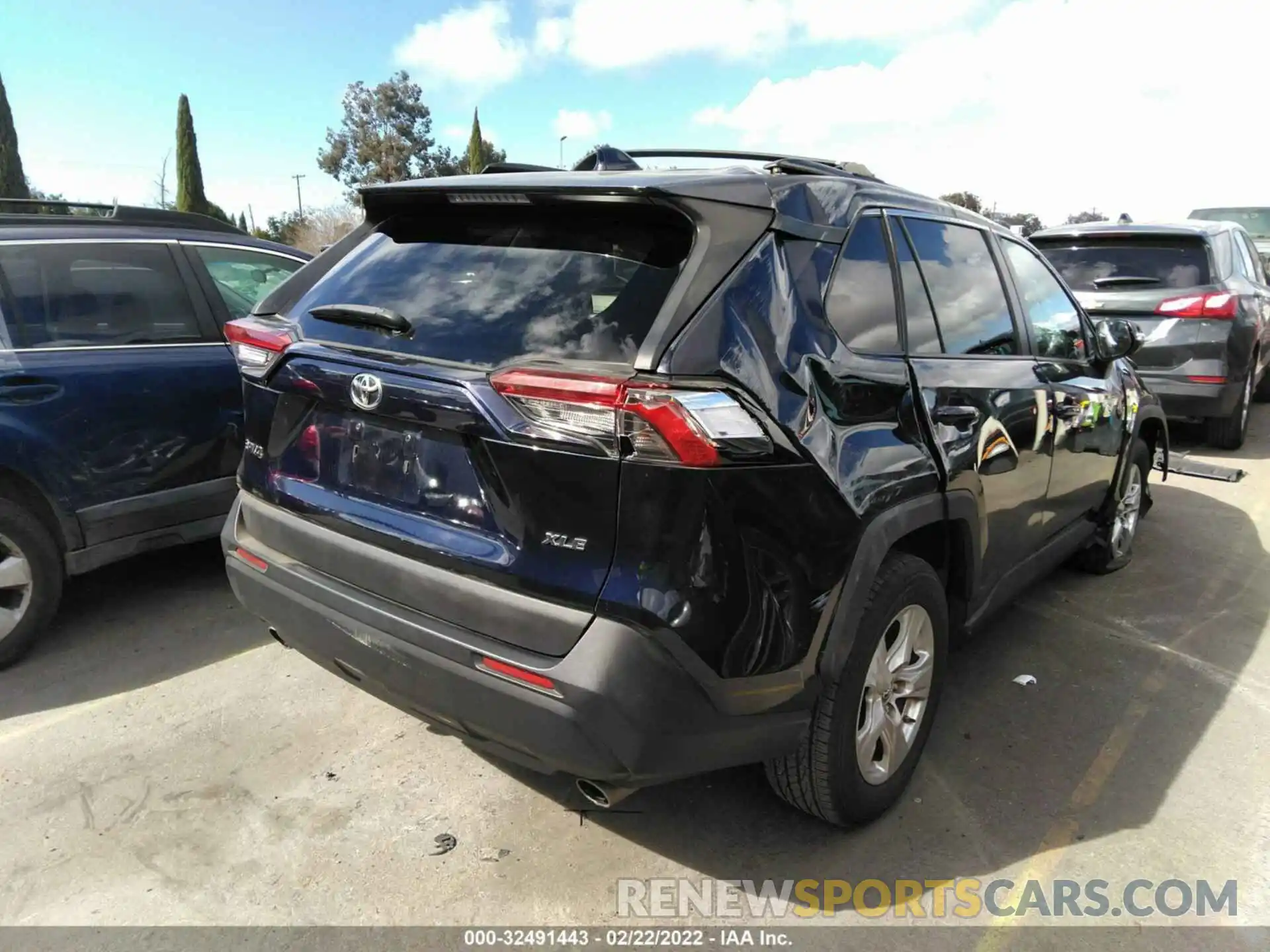 4 Photograph of a damaged car 2T3W1RFV5KW001576 TOYOTA RAV4 2019