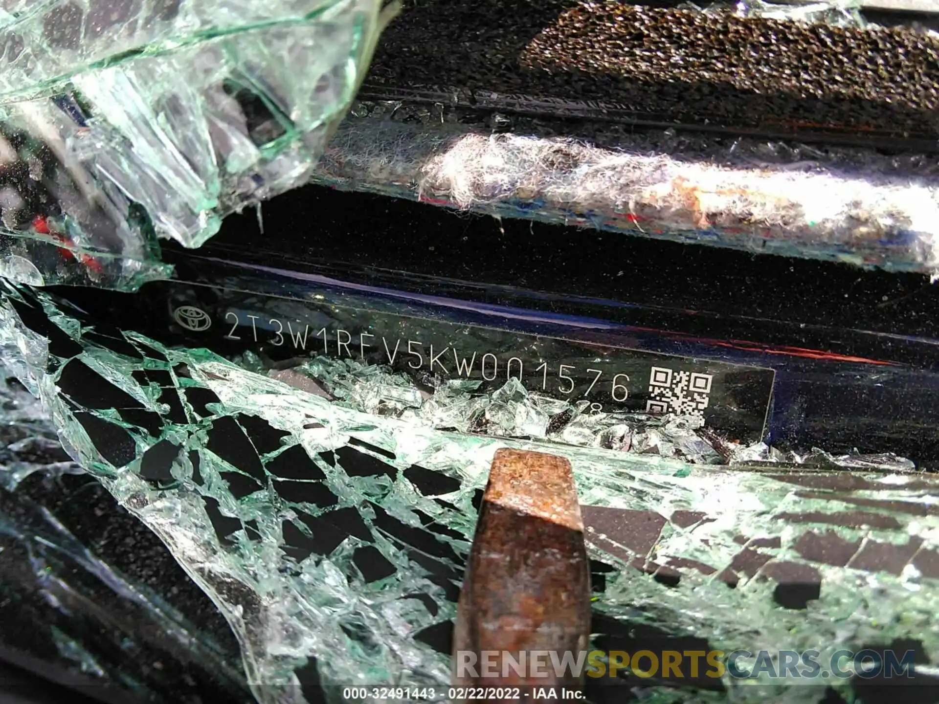 9 Photograph of a damaged car 2T3W1RFV5KW001576 TOYOTA RAV4 2019