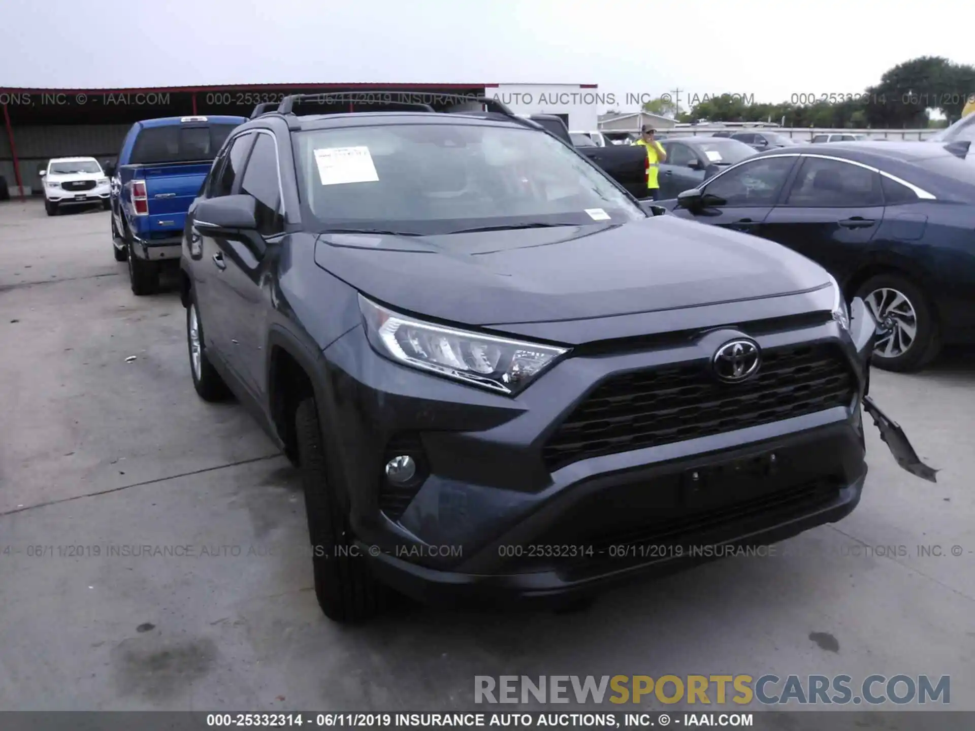 1 Фотография поврежденного автомобиля 2T3W1RFV5KW011007 TOYOTA RAV4 2019