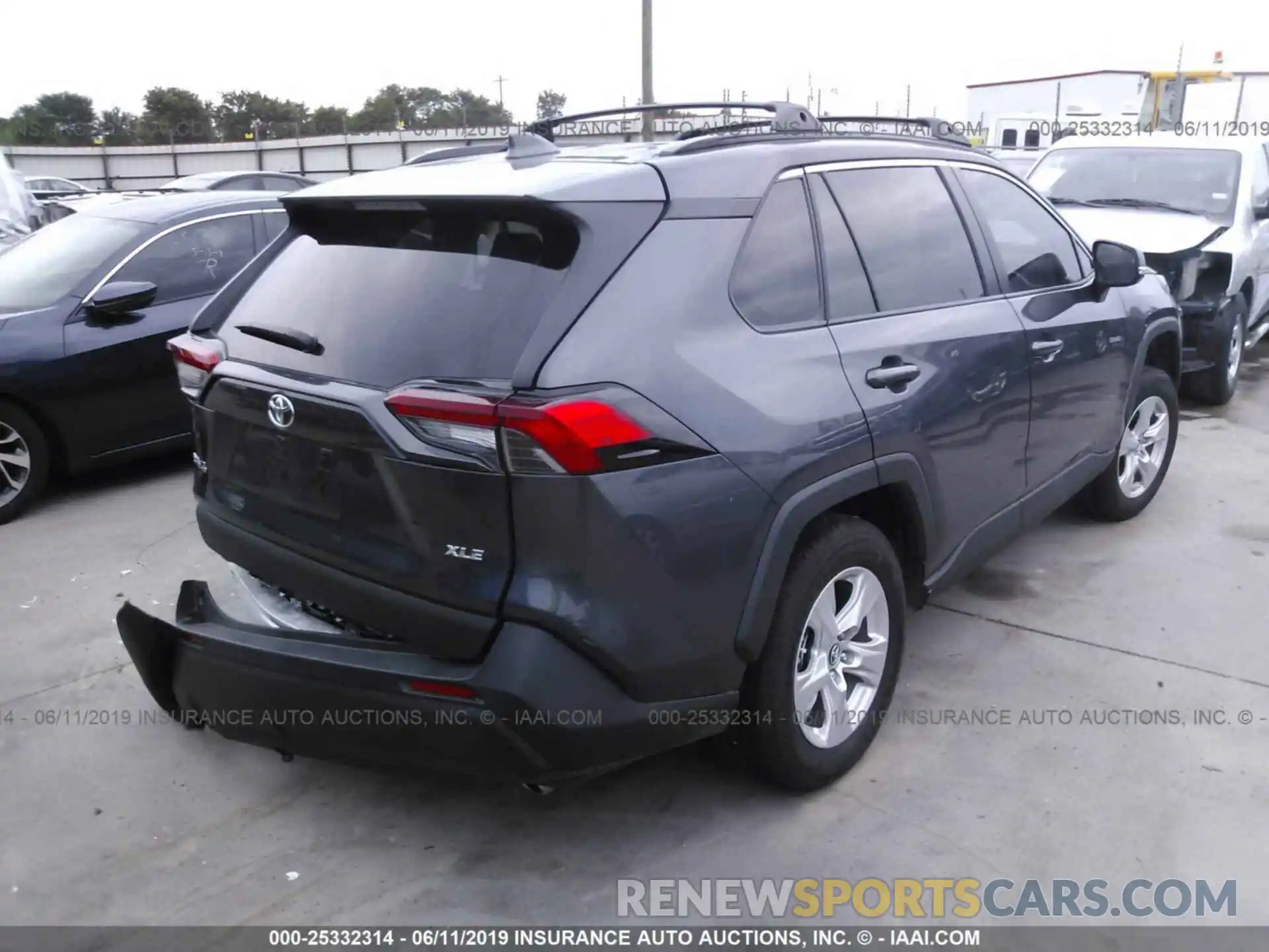 4 Photograph of a damaged car 2T3W1RFV5KW011007 TOYOTA RAV4 2019