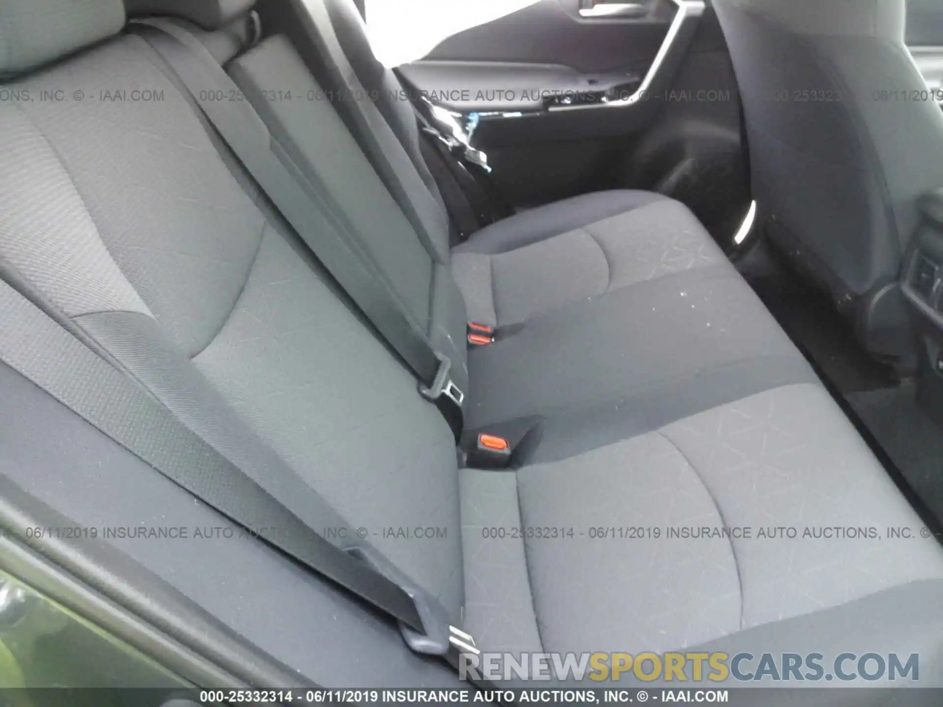 8 Photograph of a damaged car 2T3W1RFV5KW011007 TOYOTA RAV4 2019